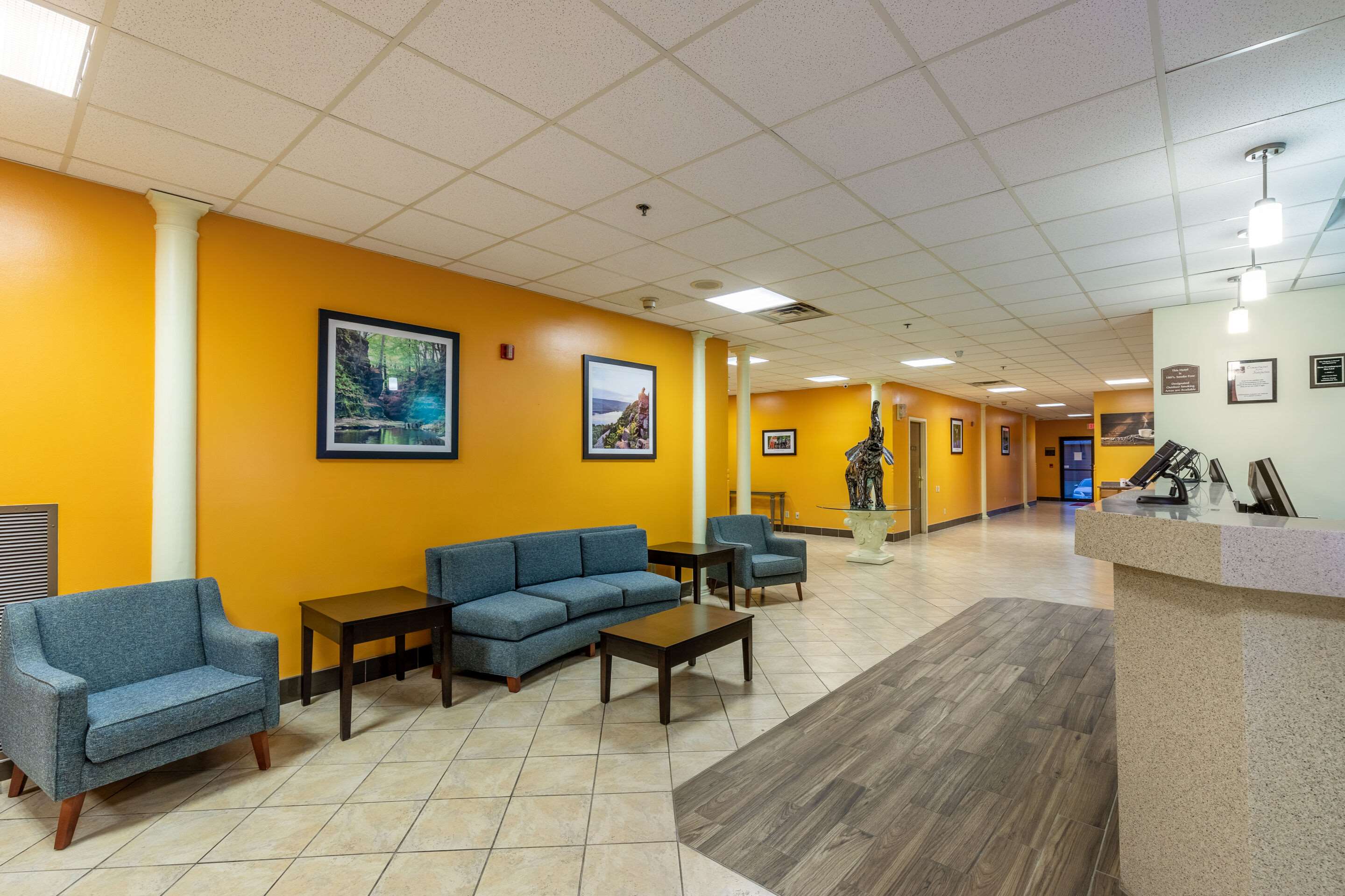 Lobby with sitting area | Clarion Hotel and Convention Center
