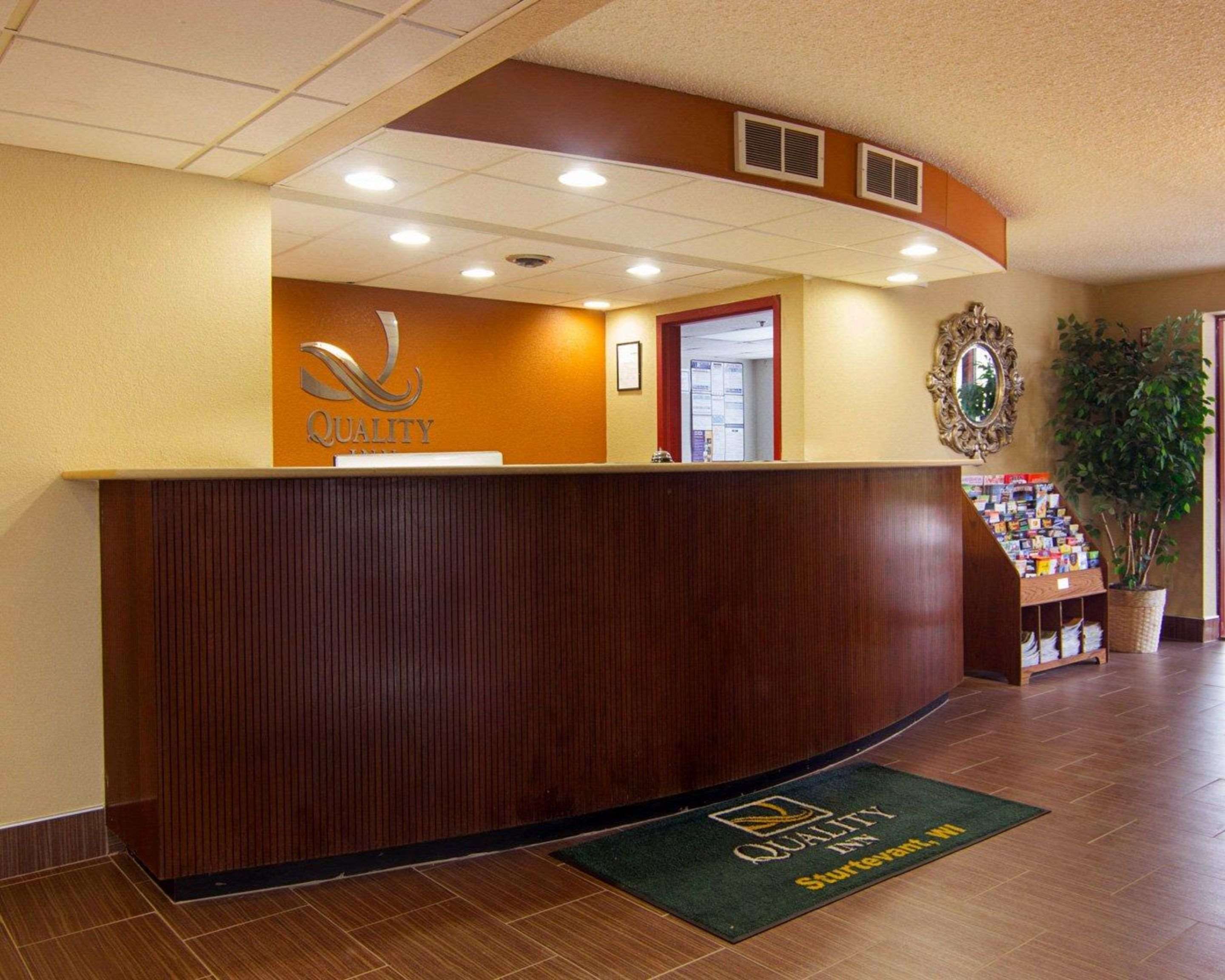 Front desk | Quality Inn -Sturtevant