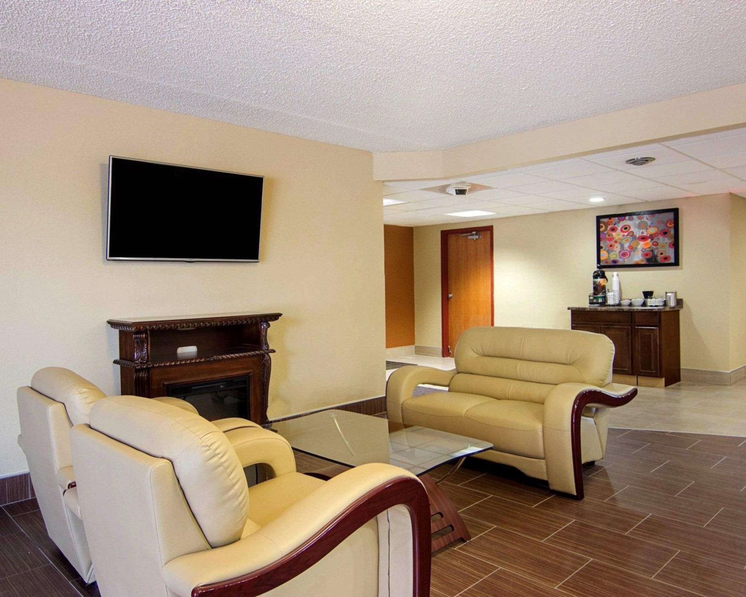Lobby with sitting area | Quality Inn -Sturtevant