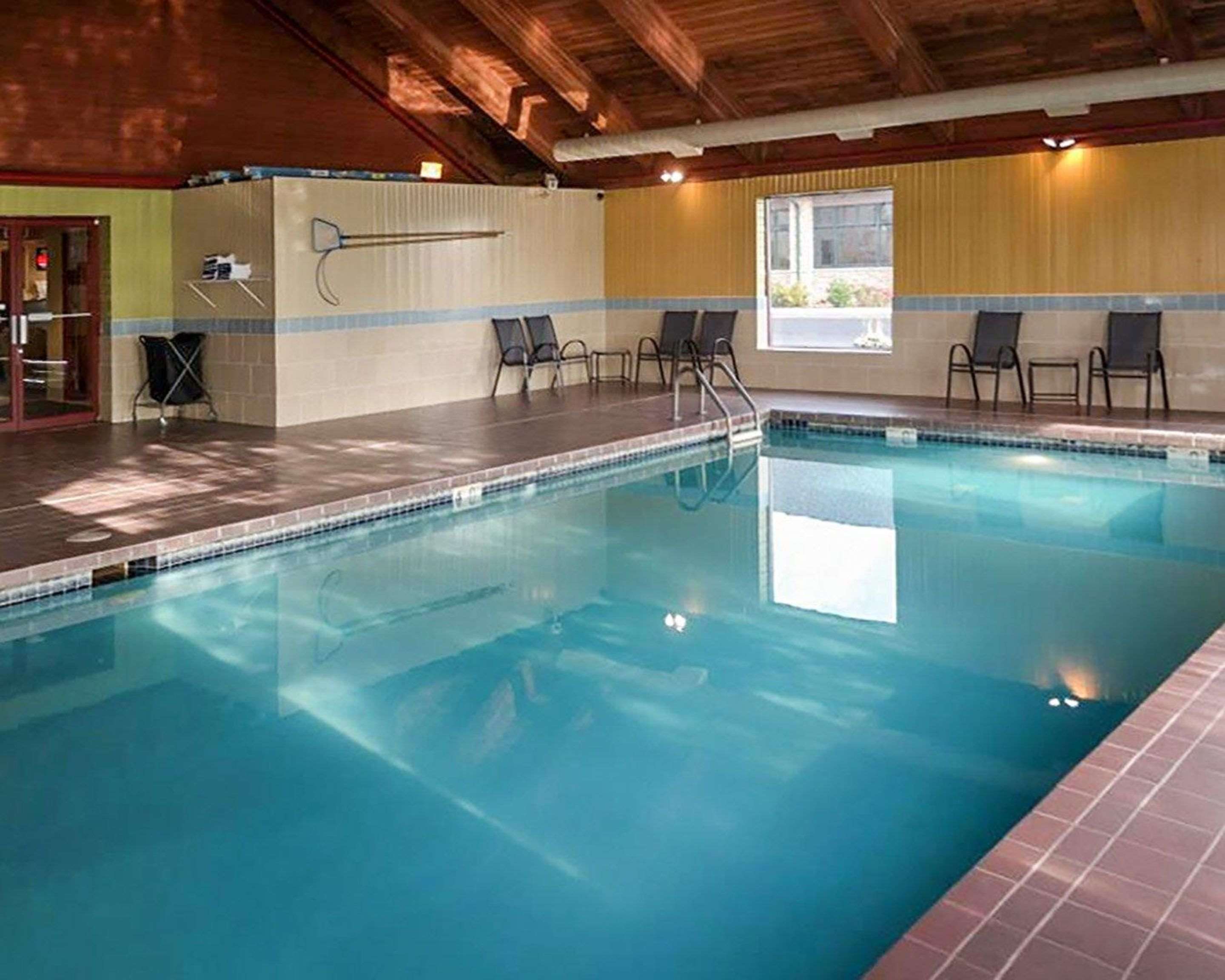 Indoor pool | Quality Inn -Sturtevant