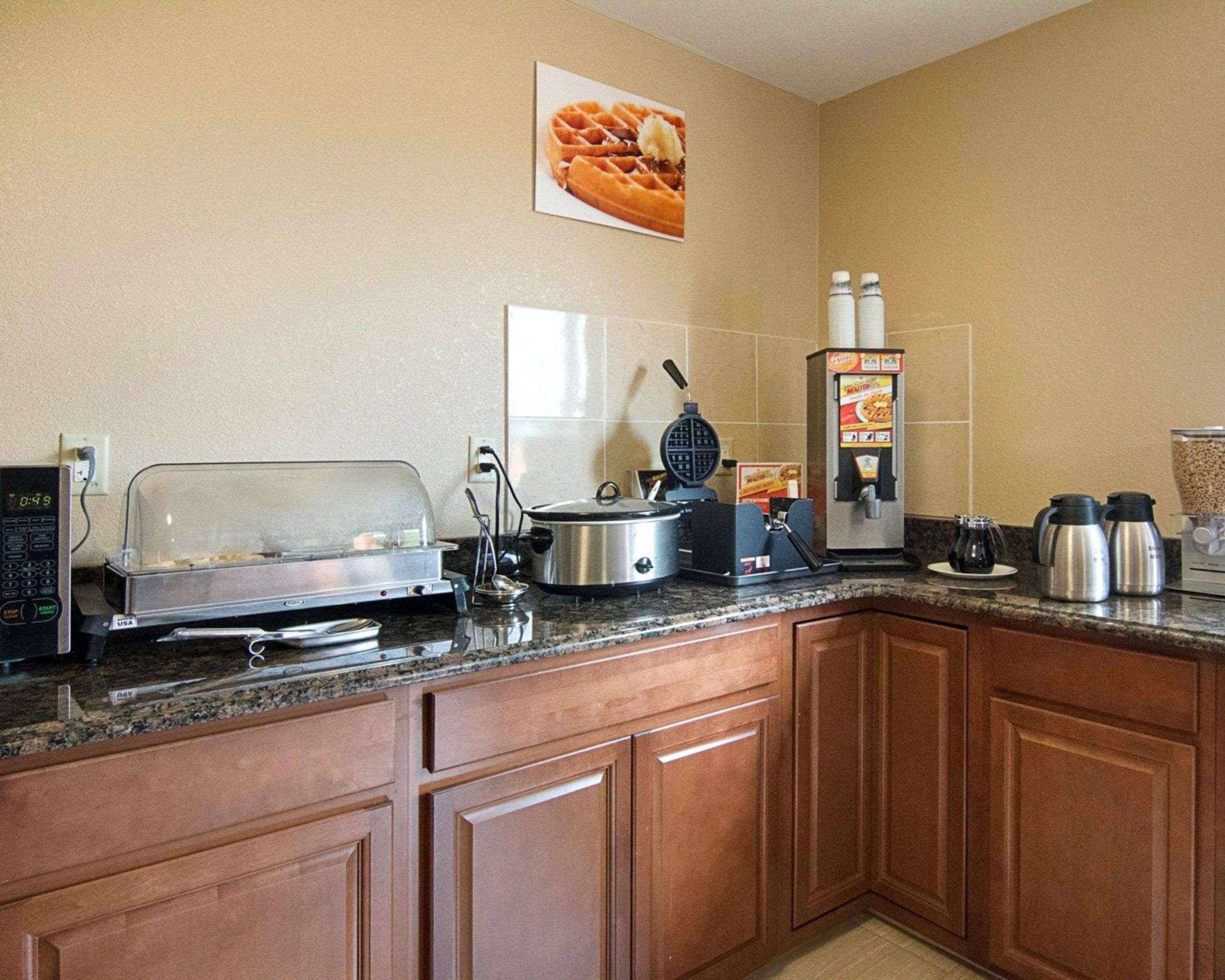 Hot and cold breakfast buffet | Quality Inn -Sturtevant