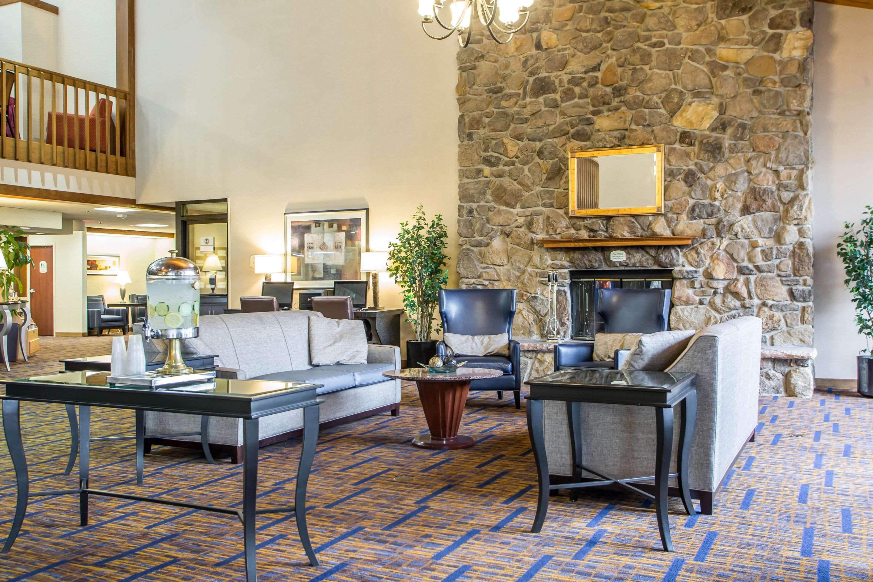 Hotel lobby | Clarion Inn