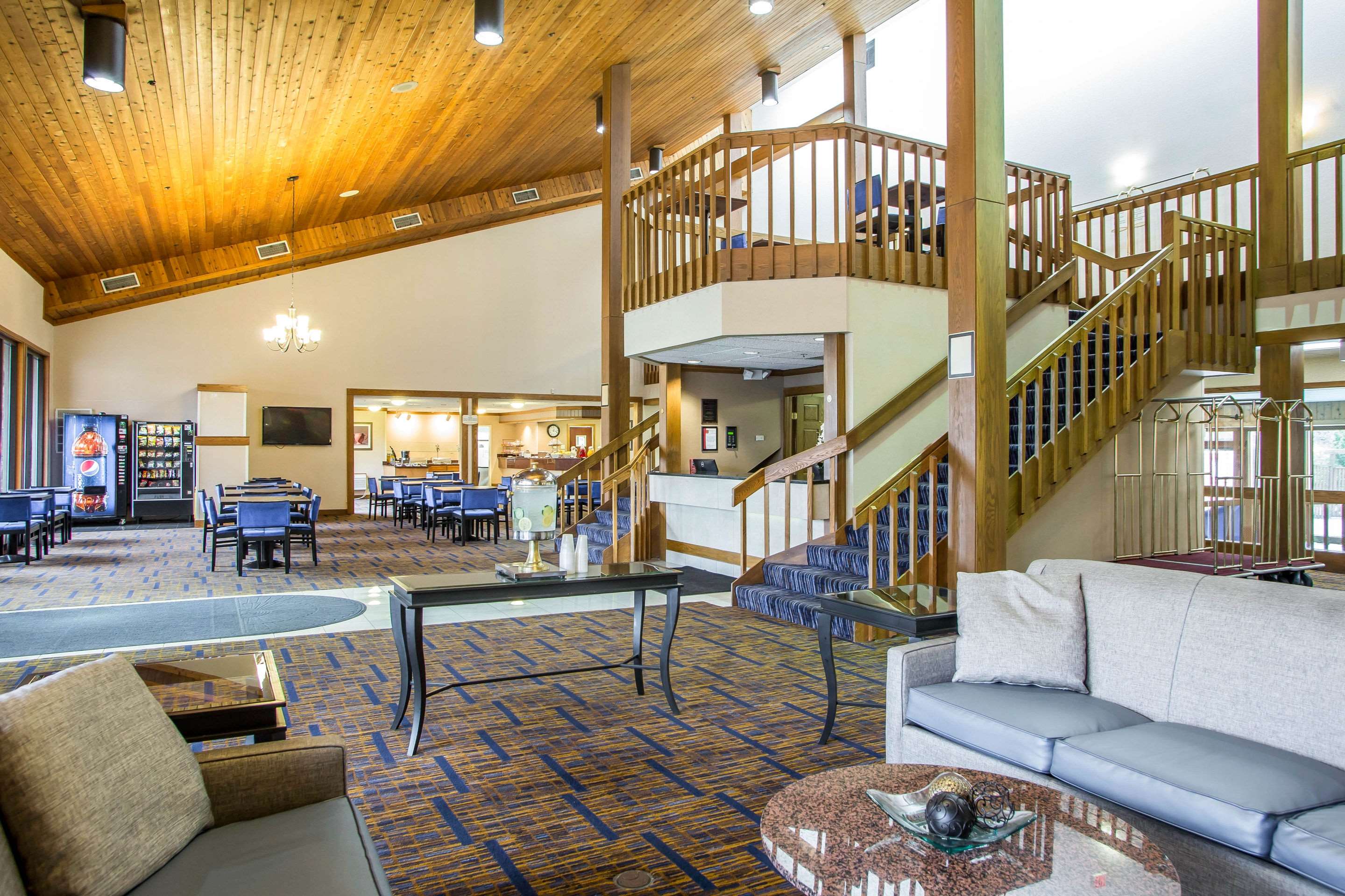 Hotel lobby | Clarion Inn