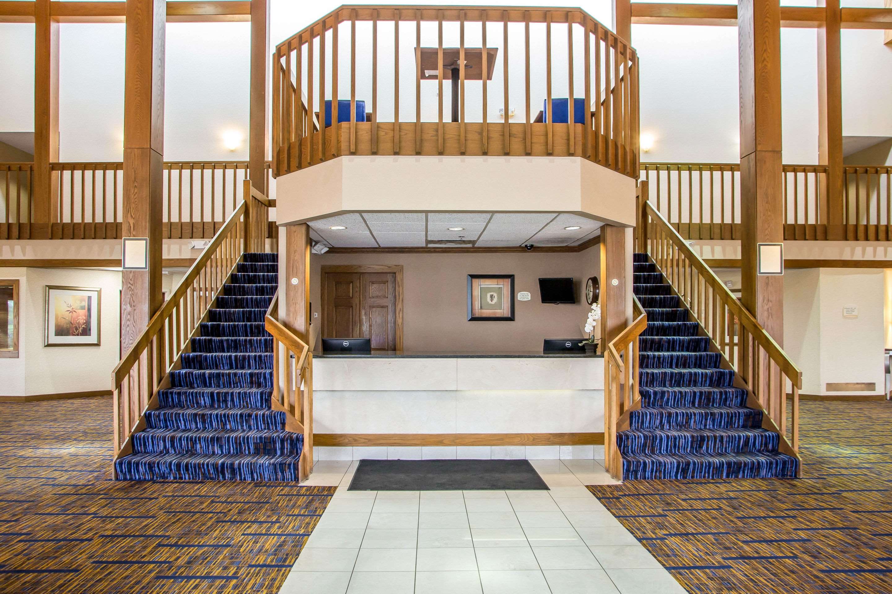 Hotel lobby | Clarion Inn