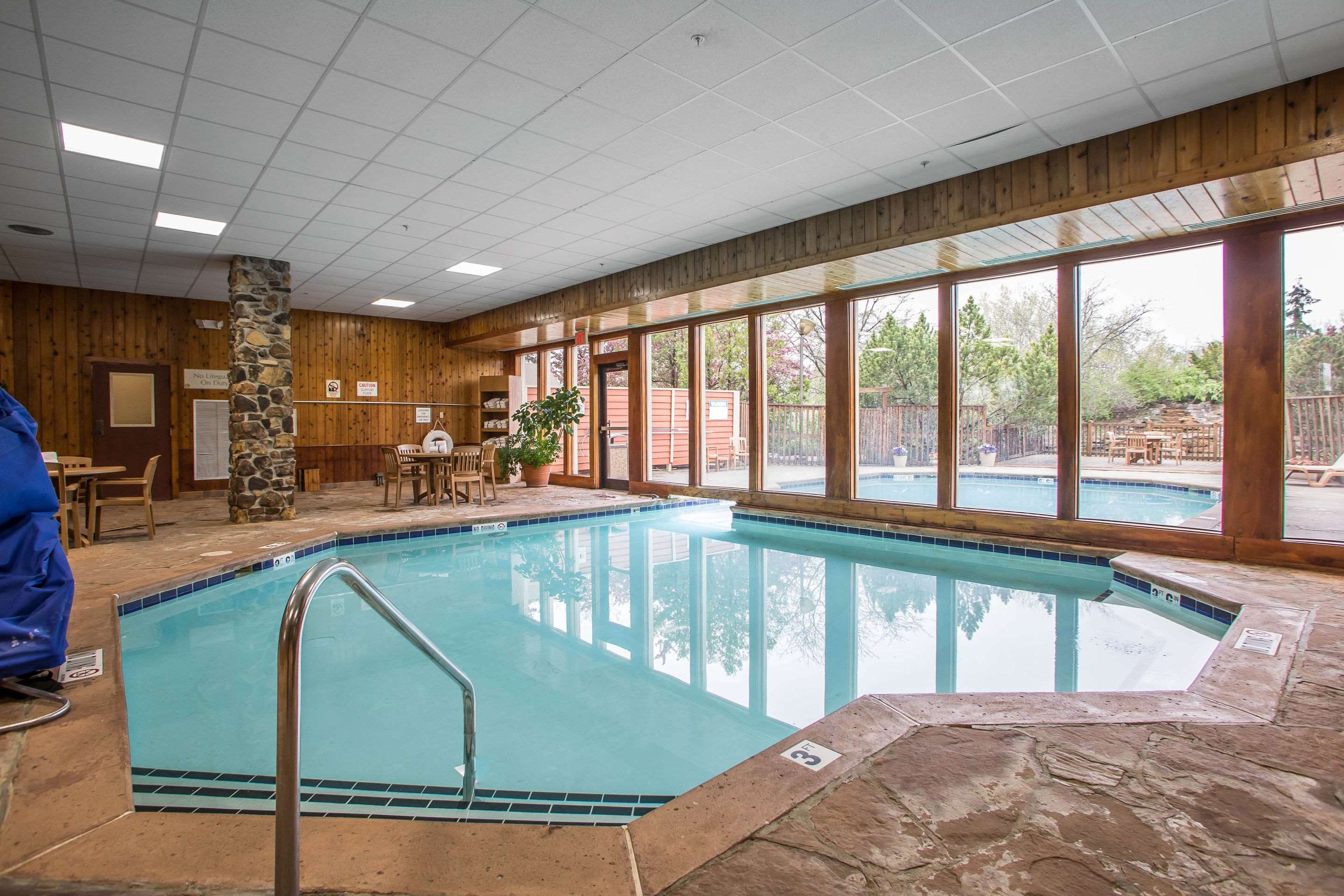 Hotel Pool | Clarion Inn