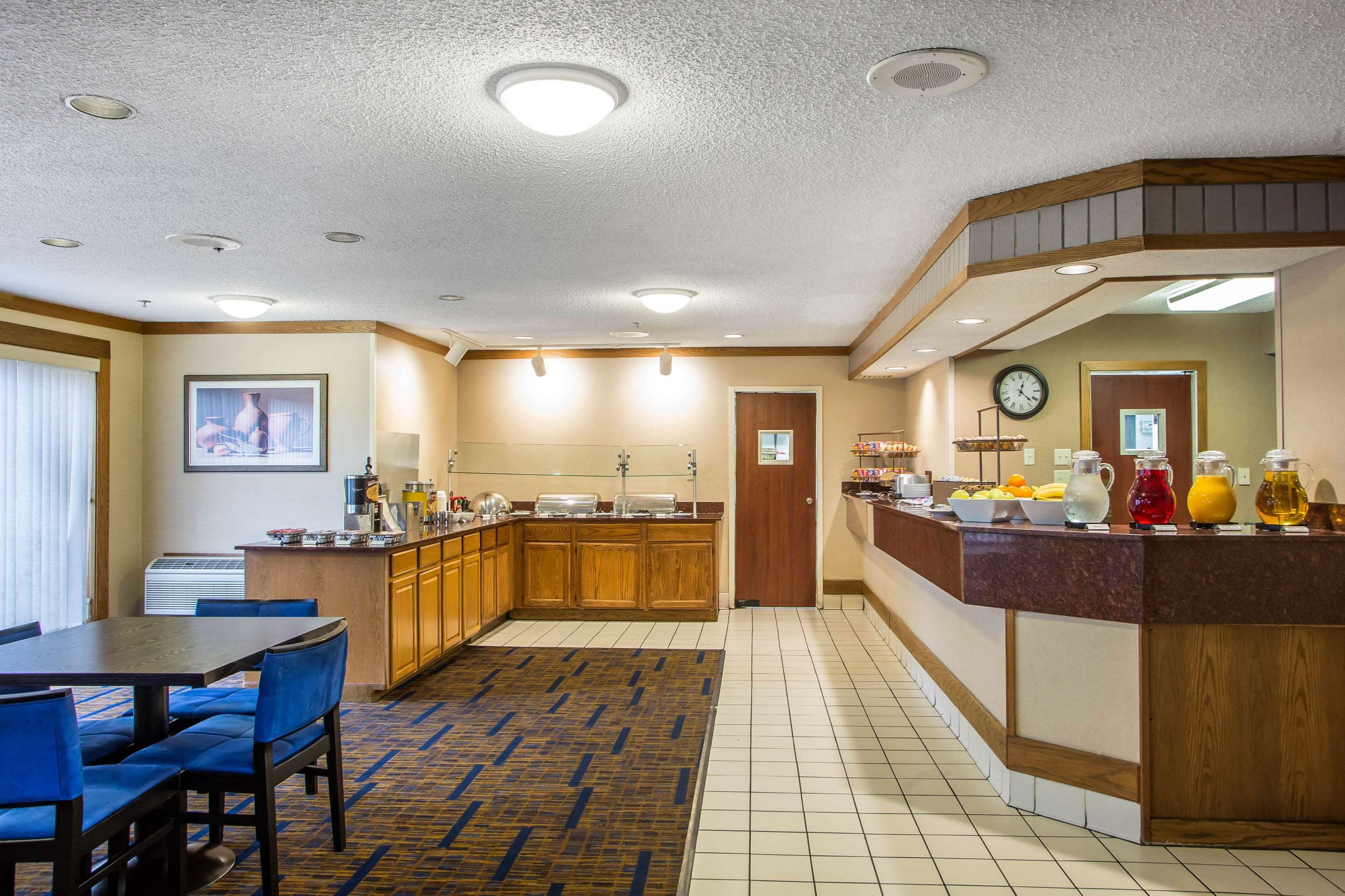 Breakfast area | Clarion Inn