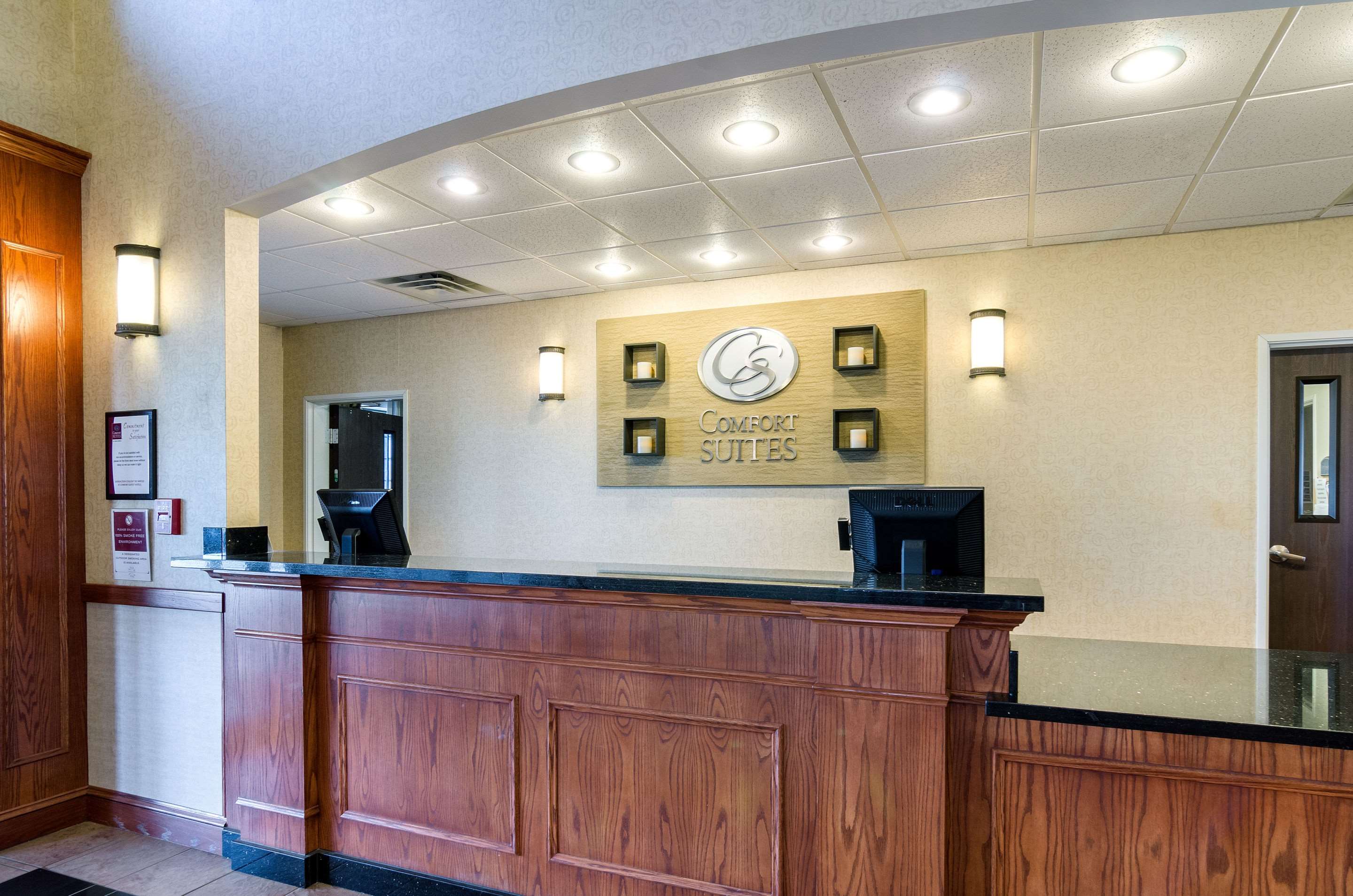 Hotel front desk | Baymont by Wyndham Pratt