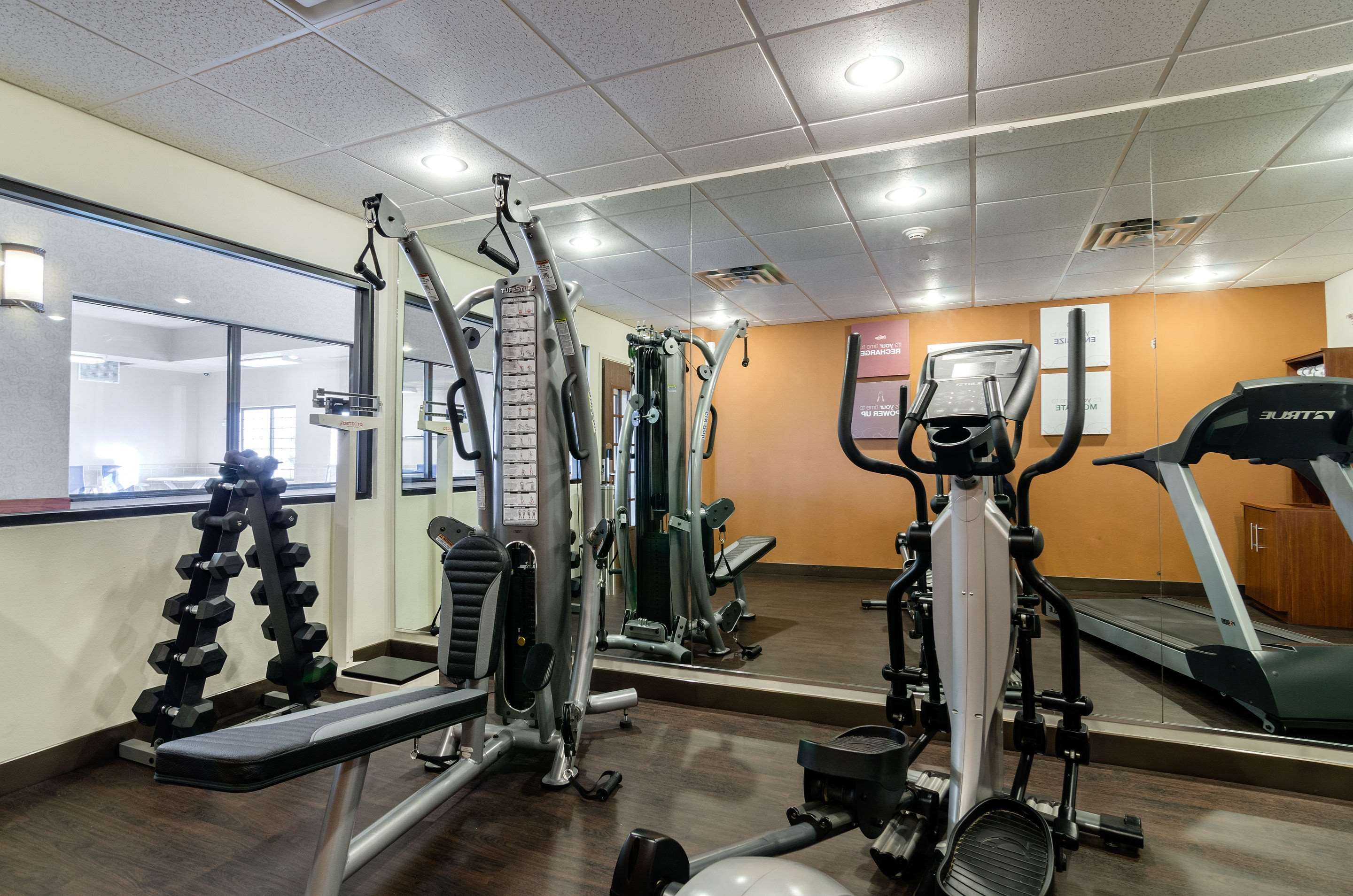 Equipment in fitness center | Baymont by Wyndham Pratt