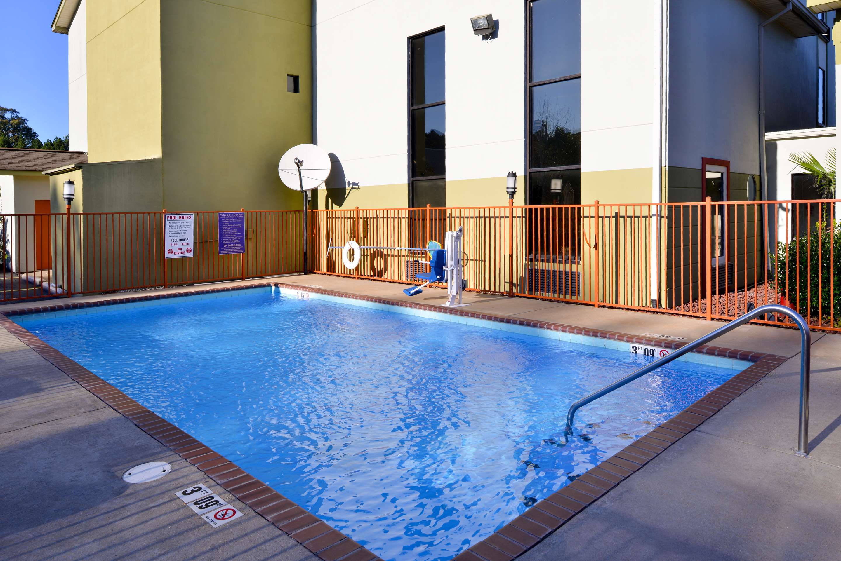 Pool | Americas Best Value Inn & Suites Clinton Jackson