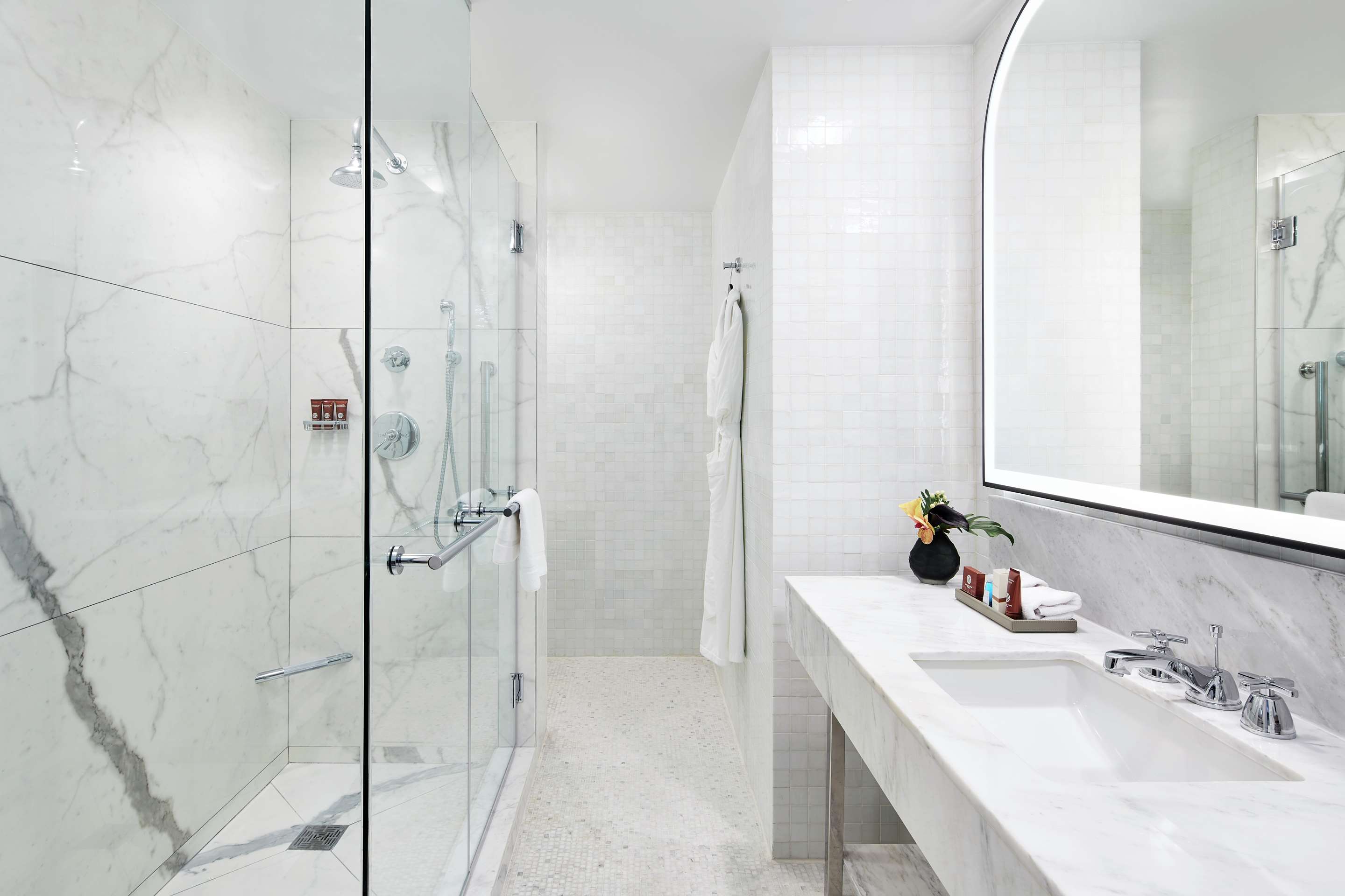 Guest room bath