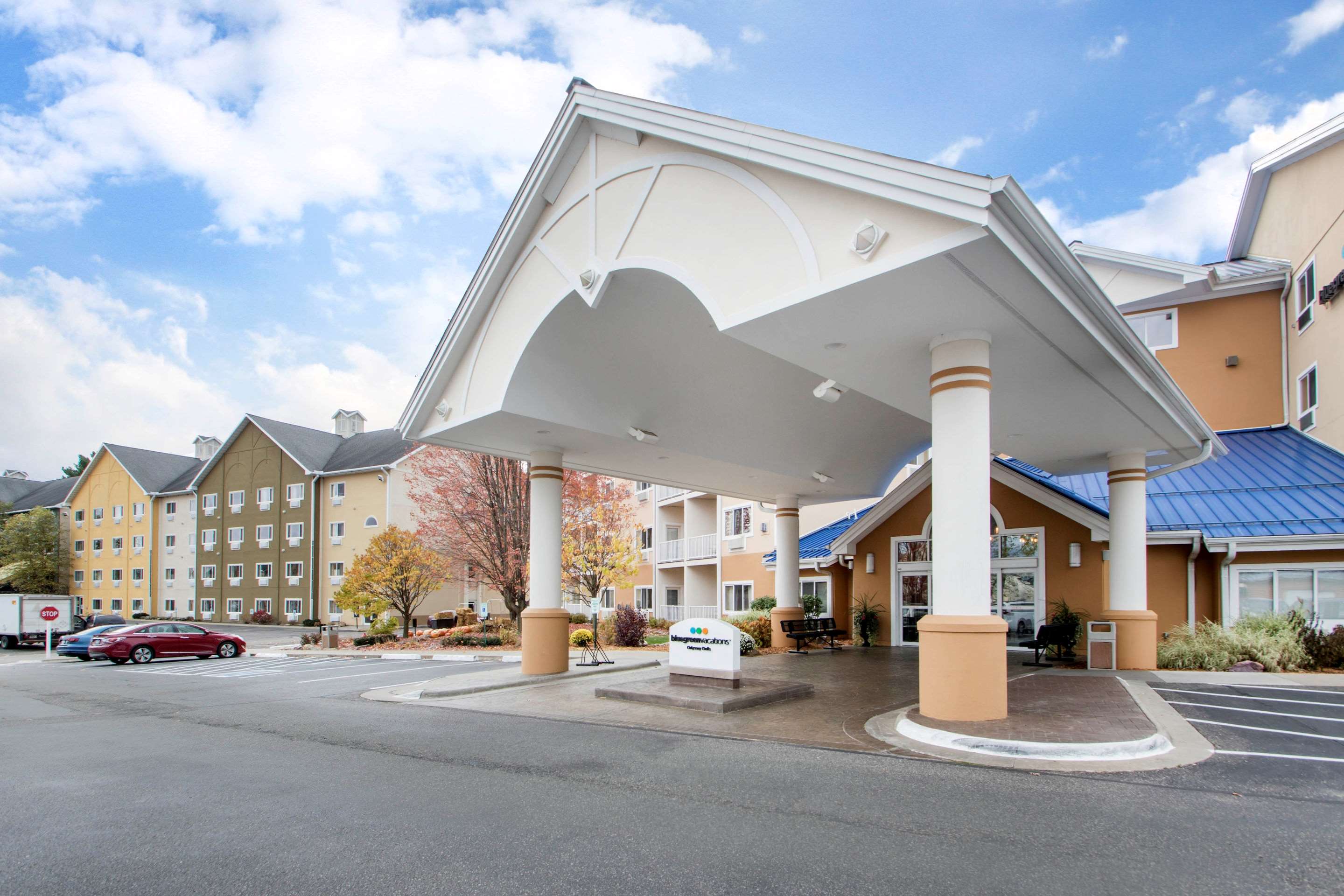 Bluegreen Odyssey Dells front exterior | Bluegreen Vacations Odyssey Dells Resort