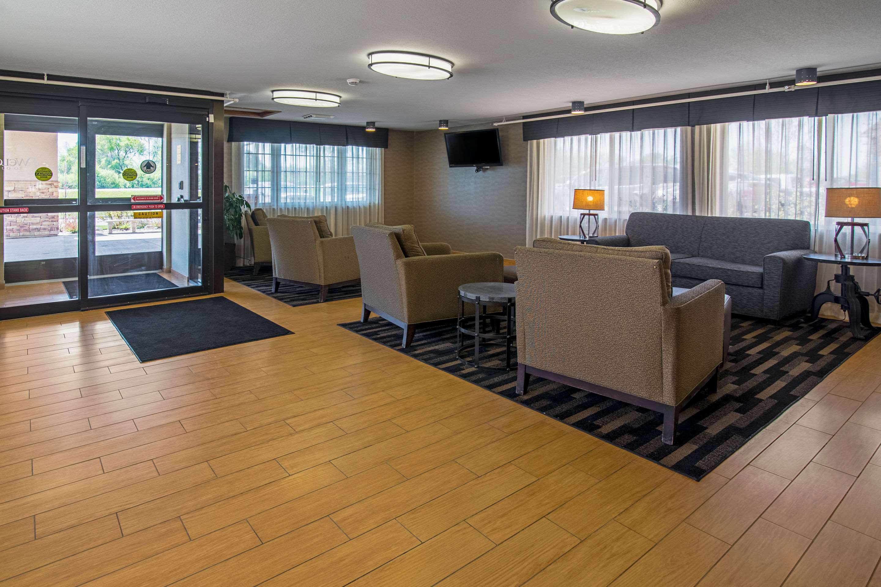 Hotel lobby | Quality Inn Williston