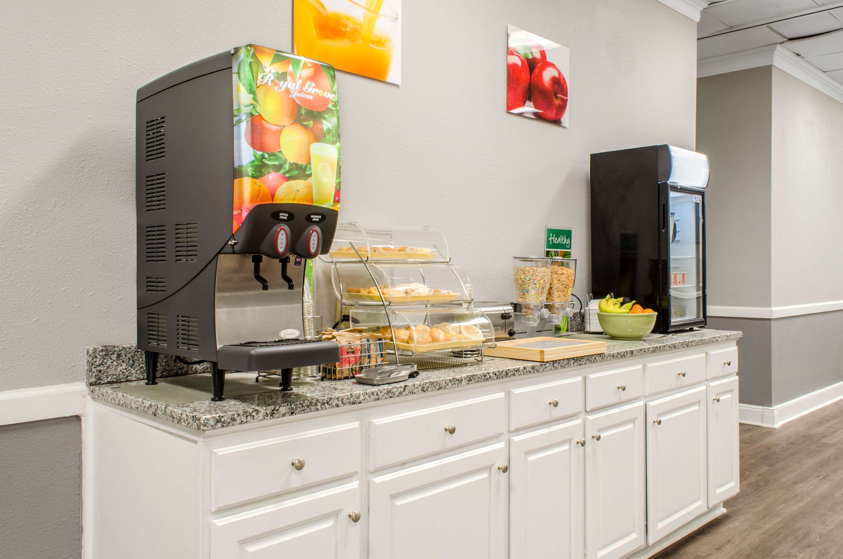Breakfast area | Quality Inn & Suites