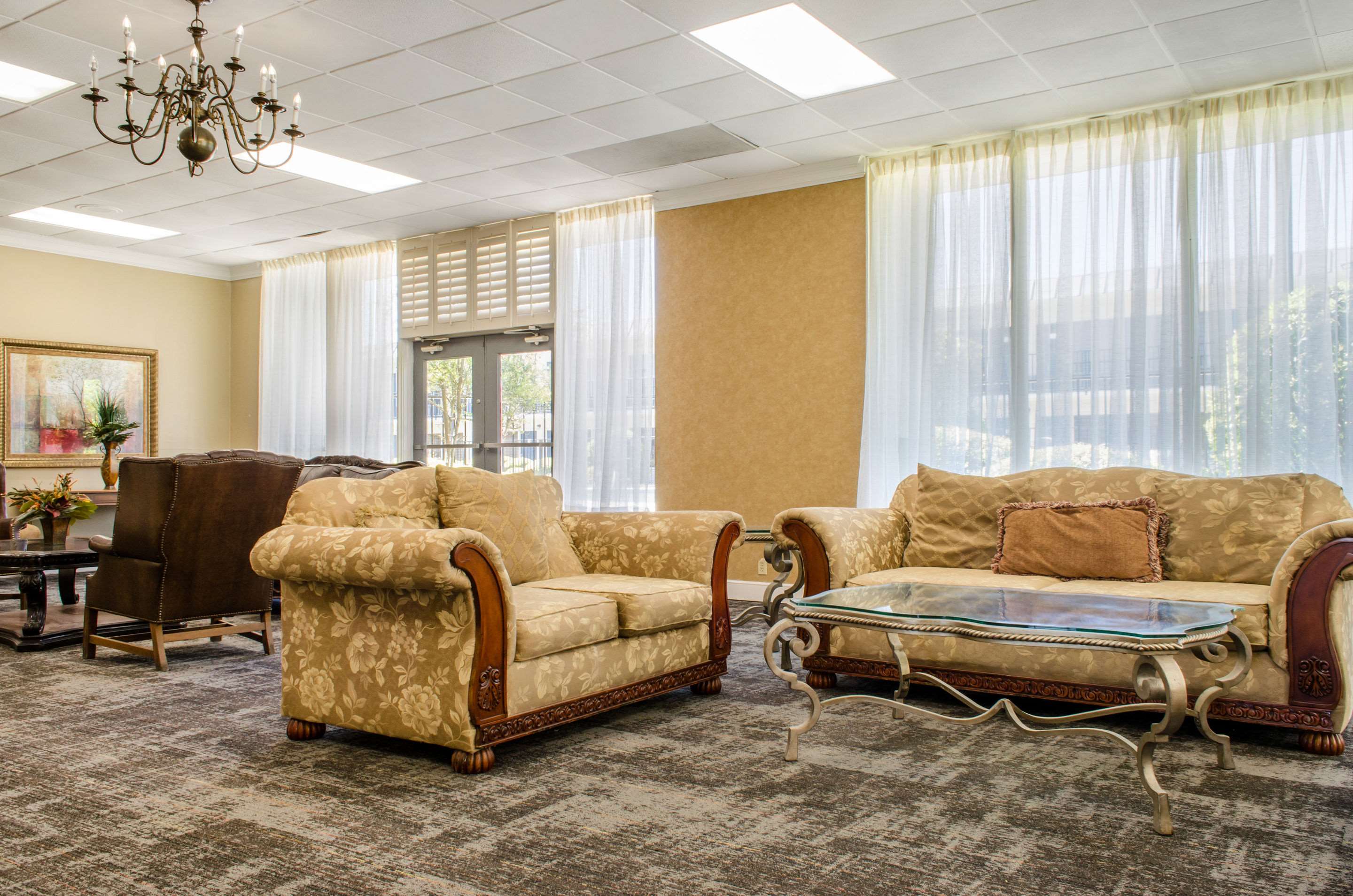 Hotel lounge area | Quality Inn & Suites