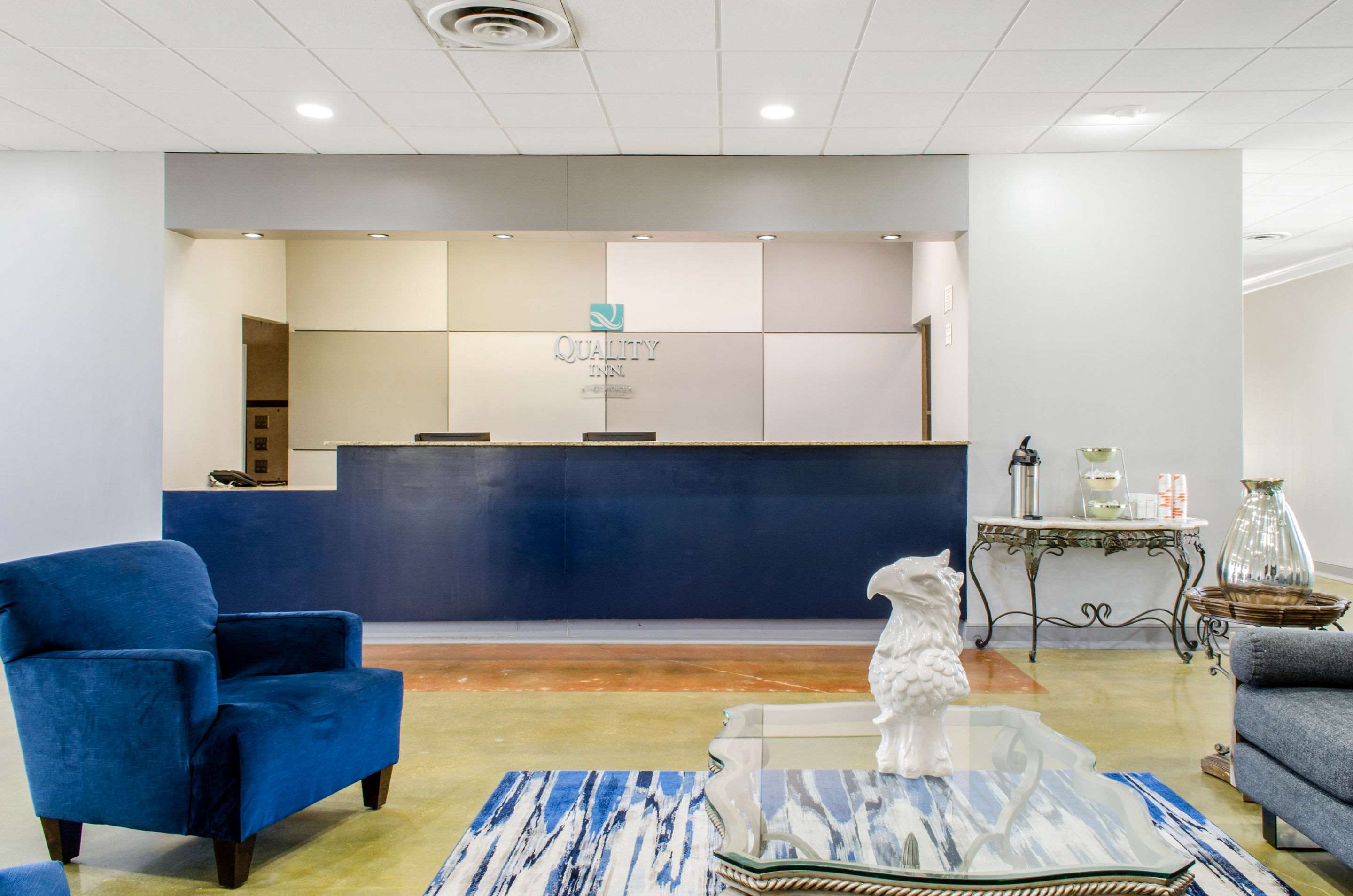 Front desk | Quality Inn & Suites
