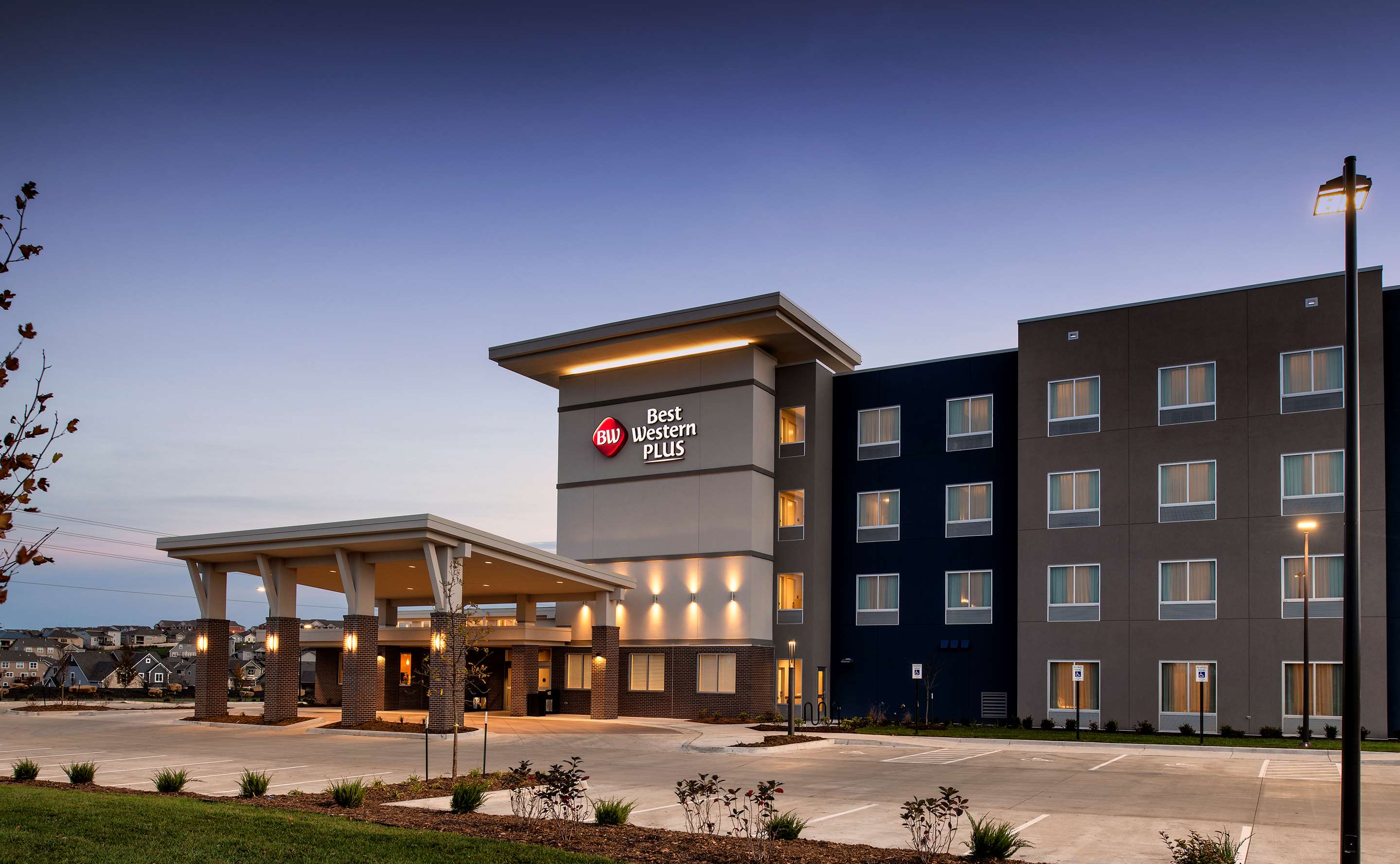 Hotel Exterior | StoneHill Lawrence, Trademark Collection by Wyndham