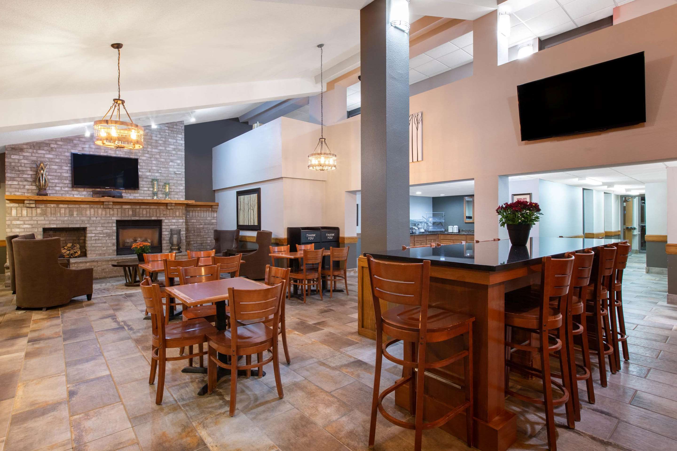 Lobby | AmericInn by Wyndham Apple Valley