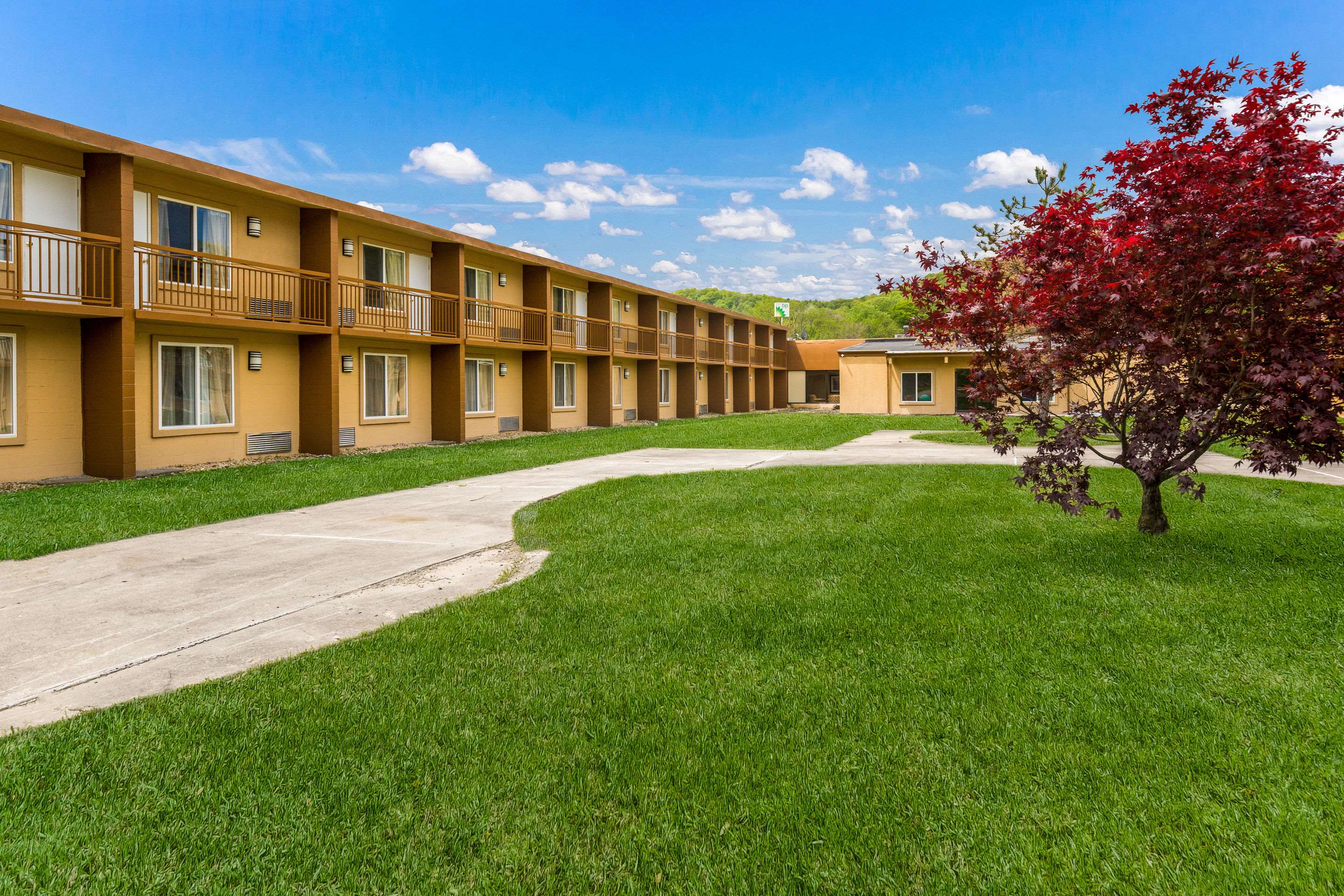 Hotel exterior | Clarion Inn & Suites Stroudsburg - Poconos
