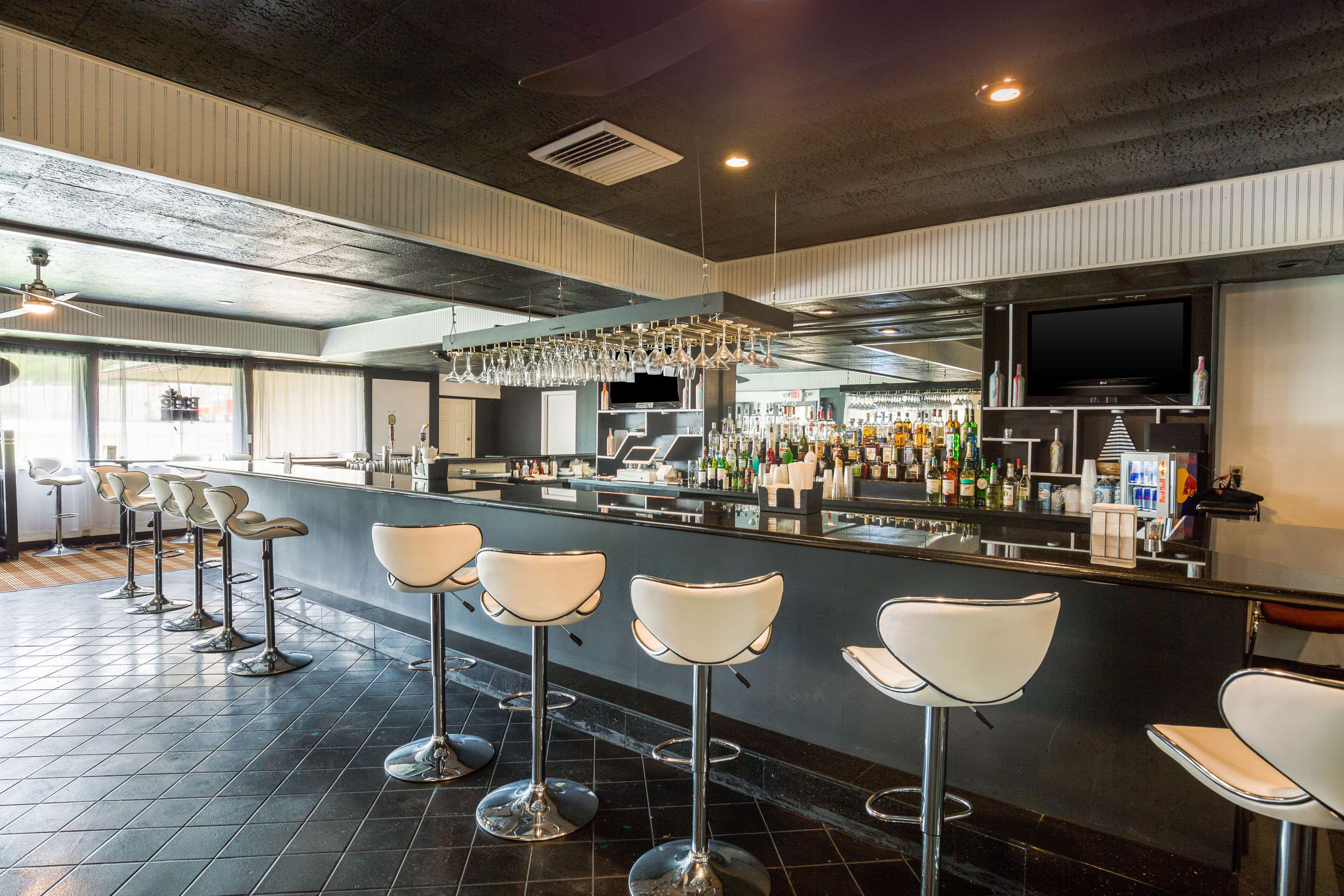 Hotel bar | Clarion Inn & Suites Stroudsburg - Poconos