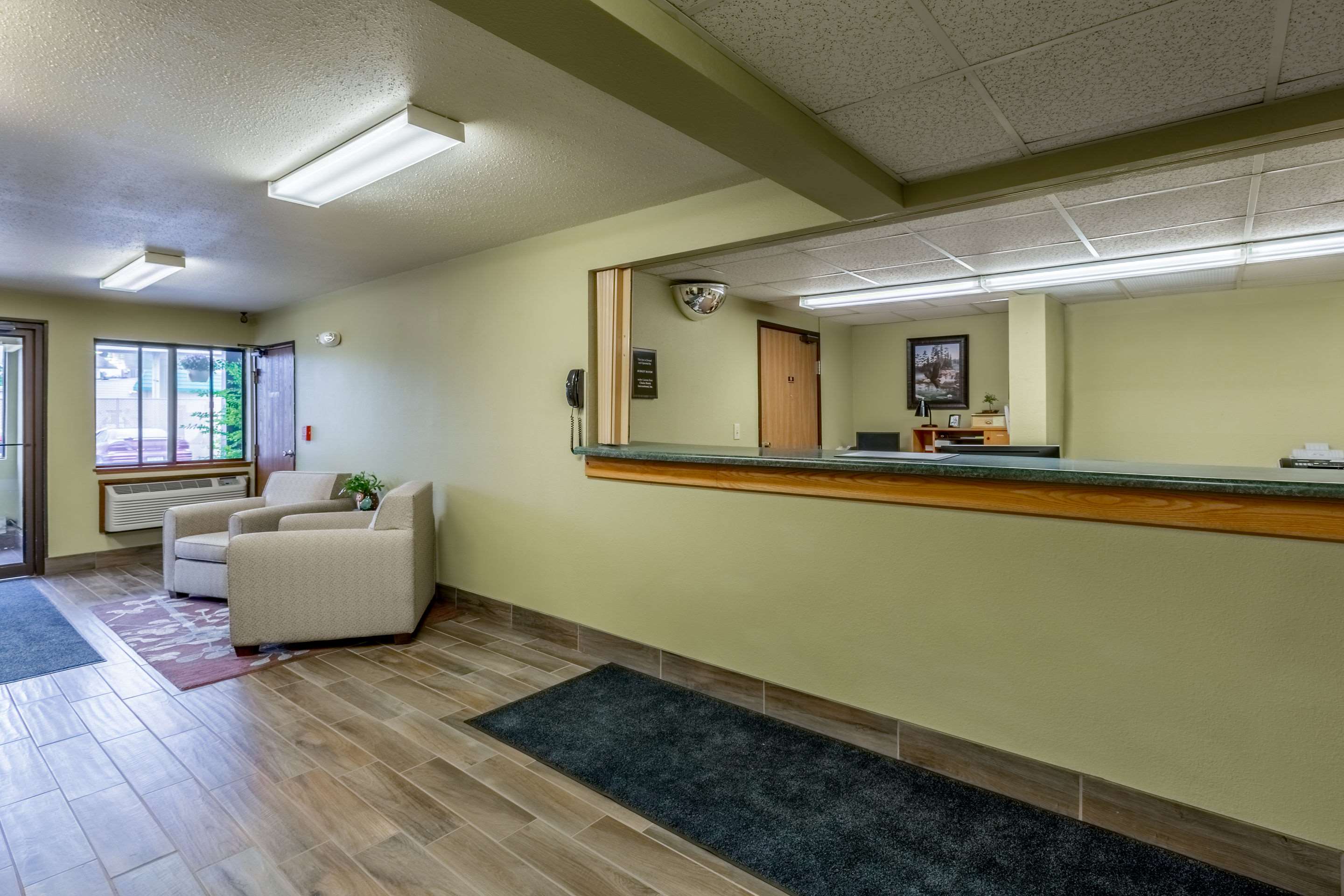 Front desk | Rodeway Inn