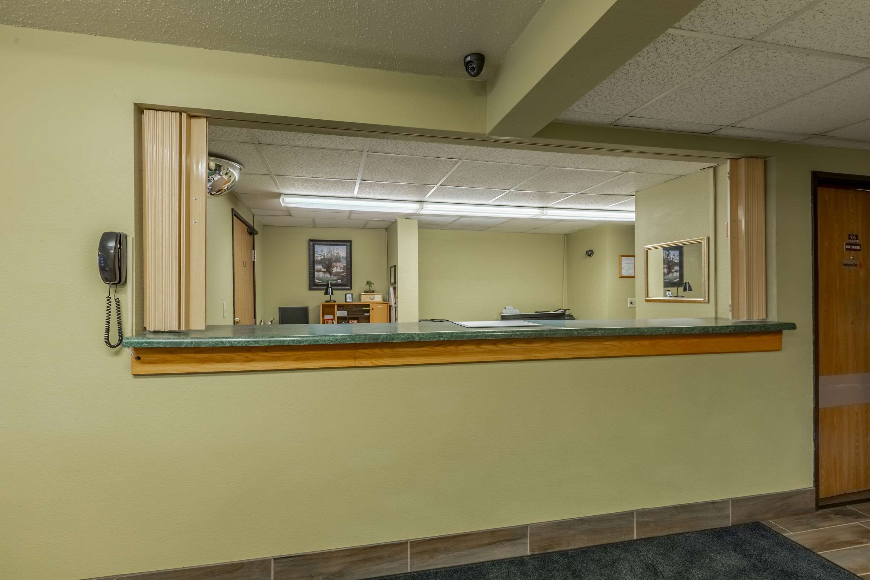 Front desk | Rodeway Inn