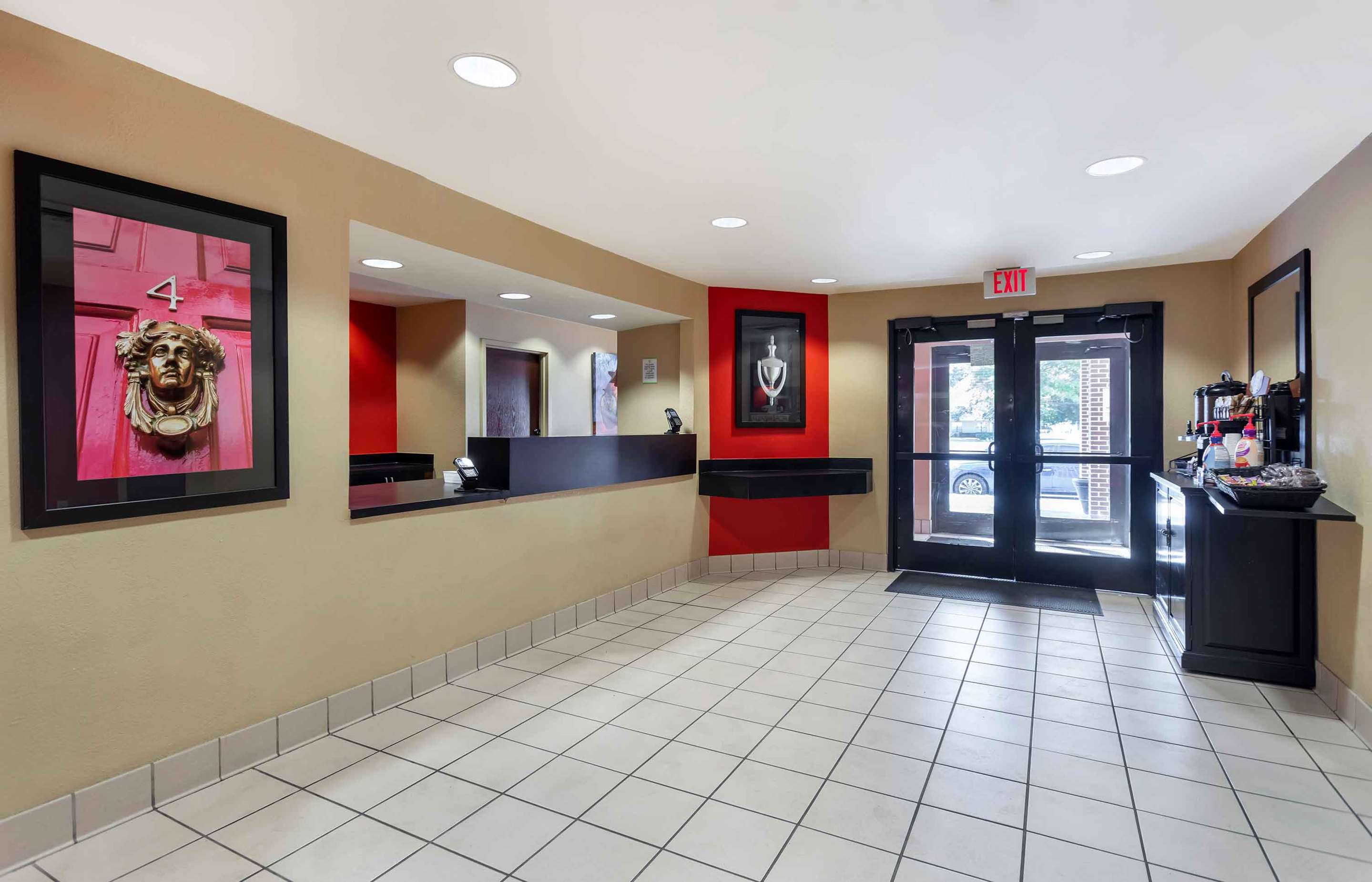 Lobby and Guest Check-in | Extended Stay America Suites - Memphis - Mt Moriah
