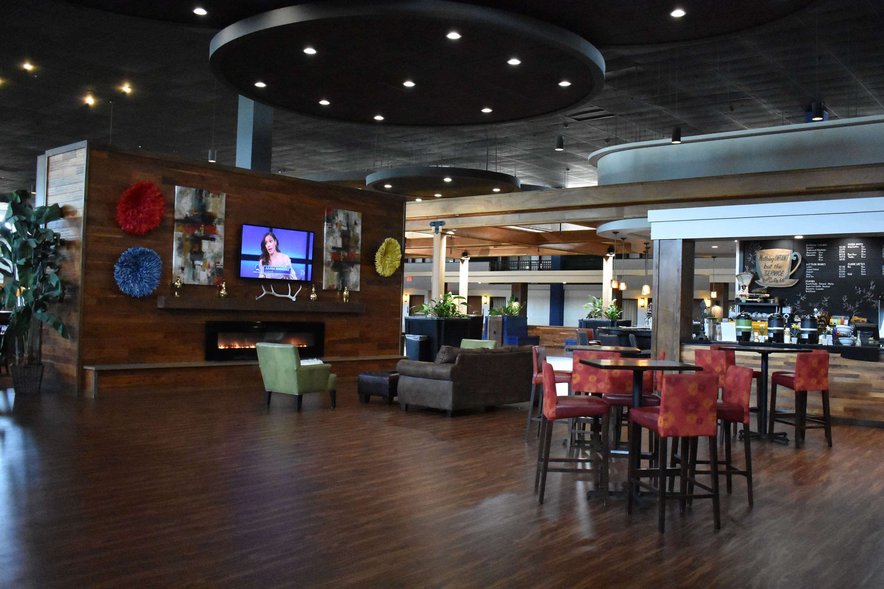 Restaurant | Ramada Plaza by Wyndham Omaha