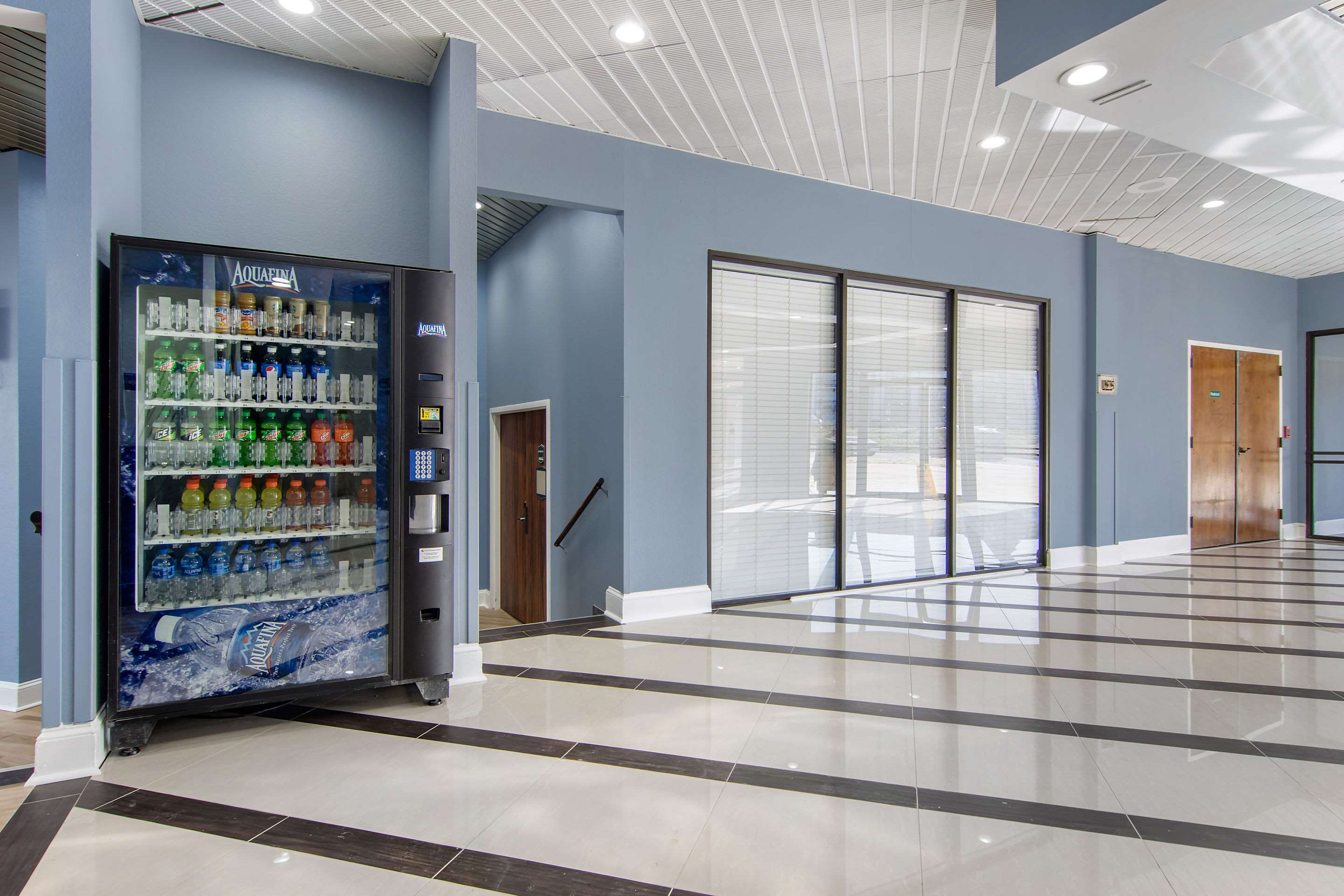 Hotel vending area | Clarion Inn Macon