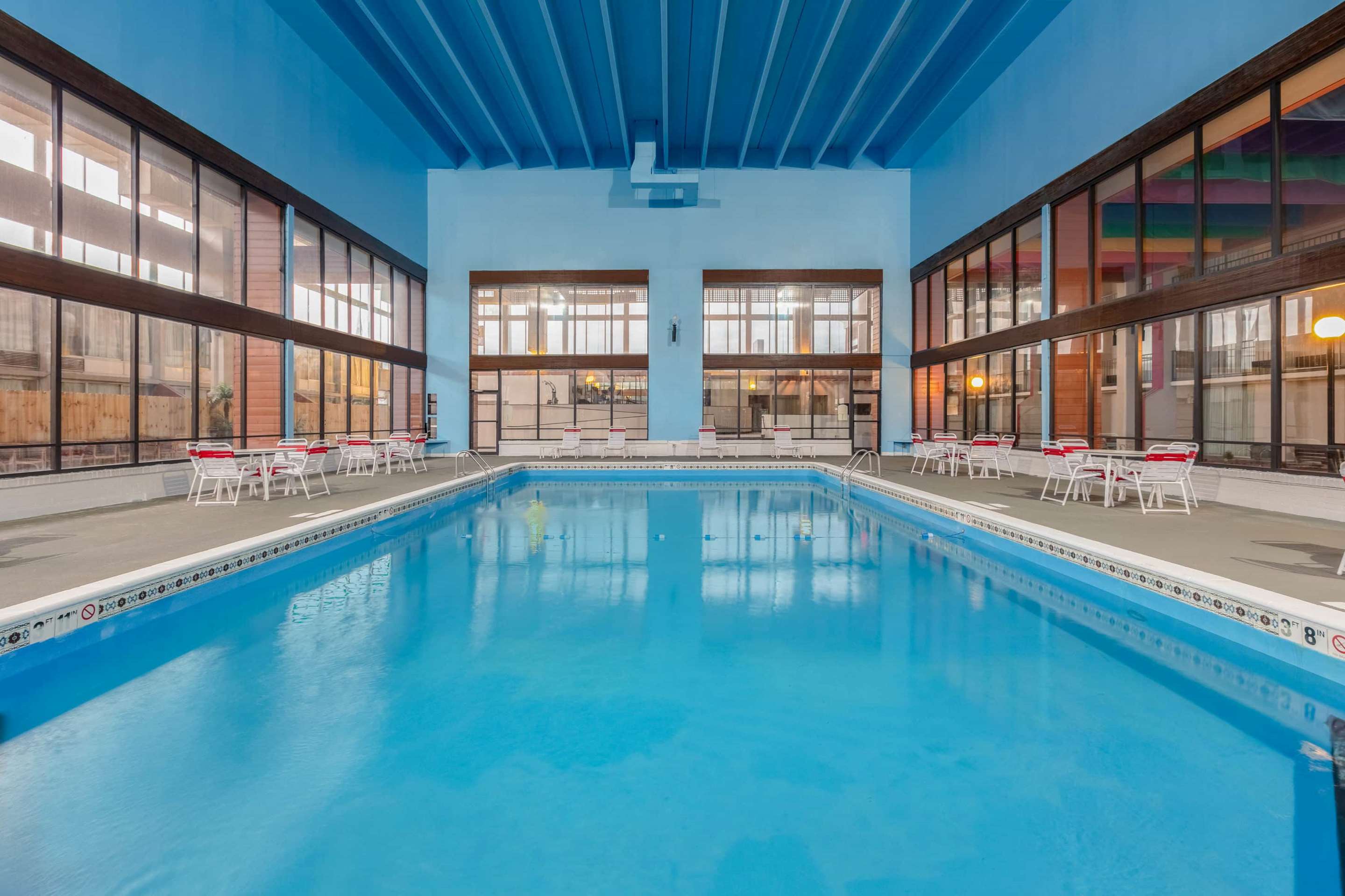 Pool | Ramada by Wyndham Texarkana