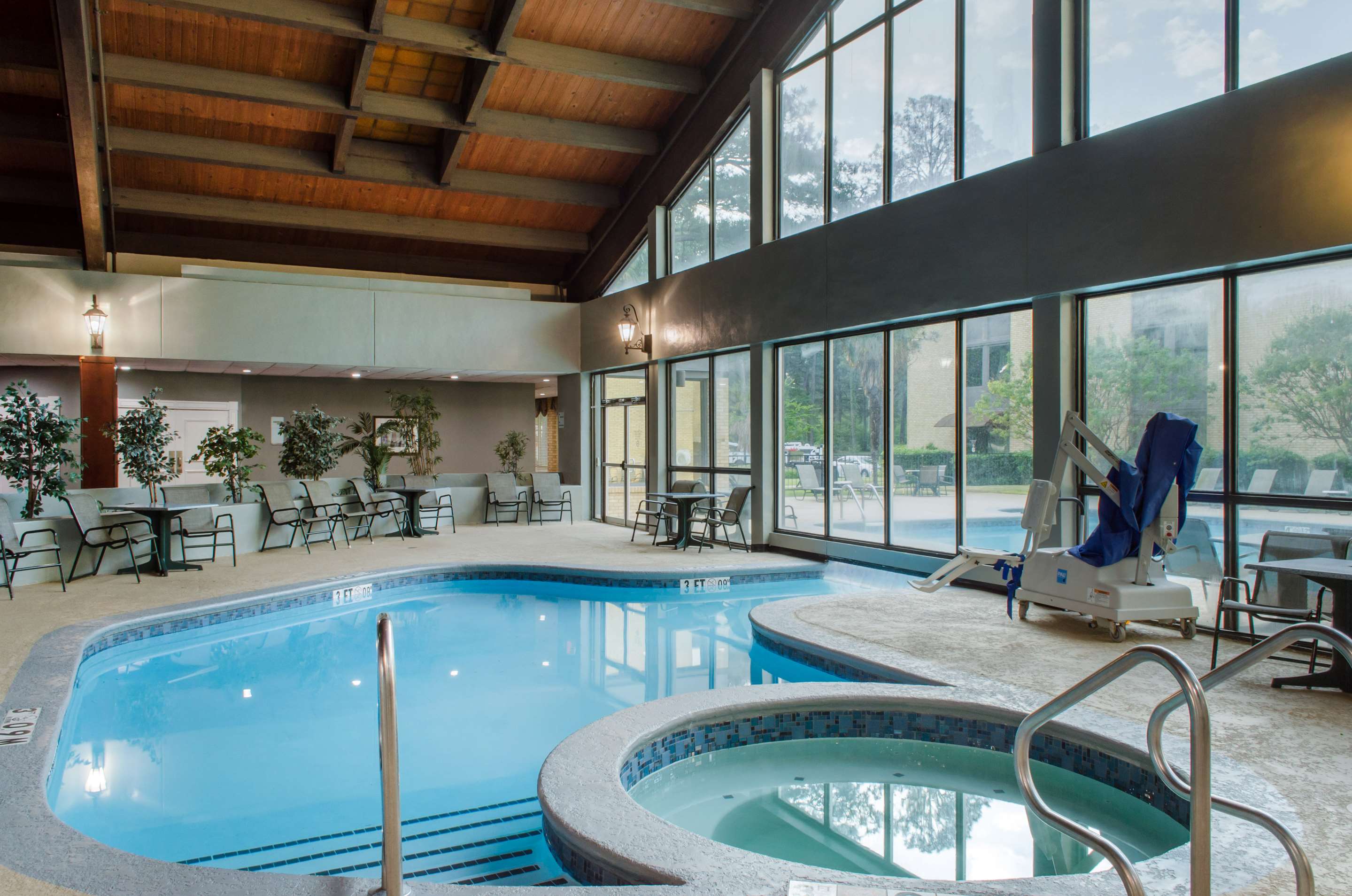 Pool | Ramada by Wyndham Shreveport Airport