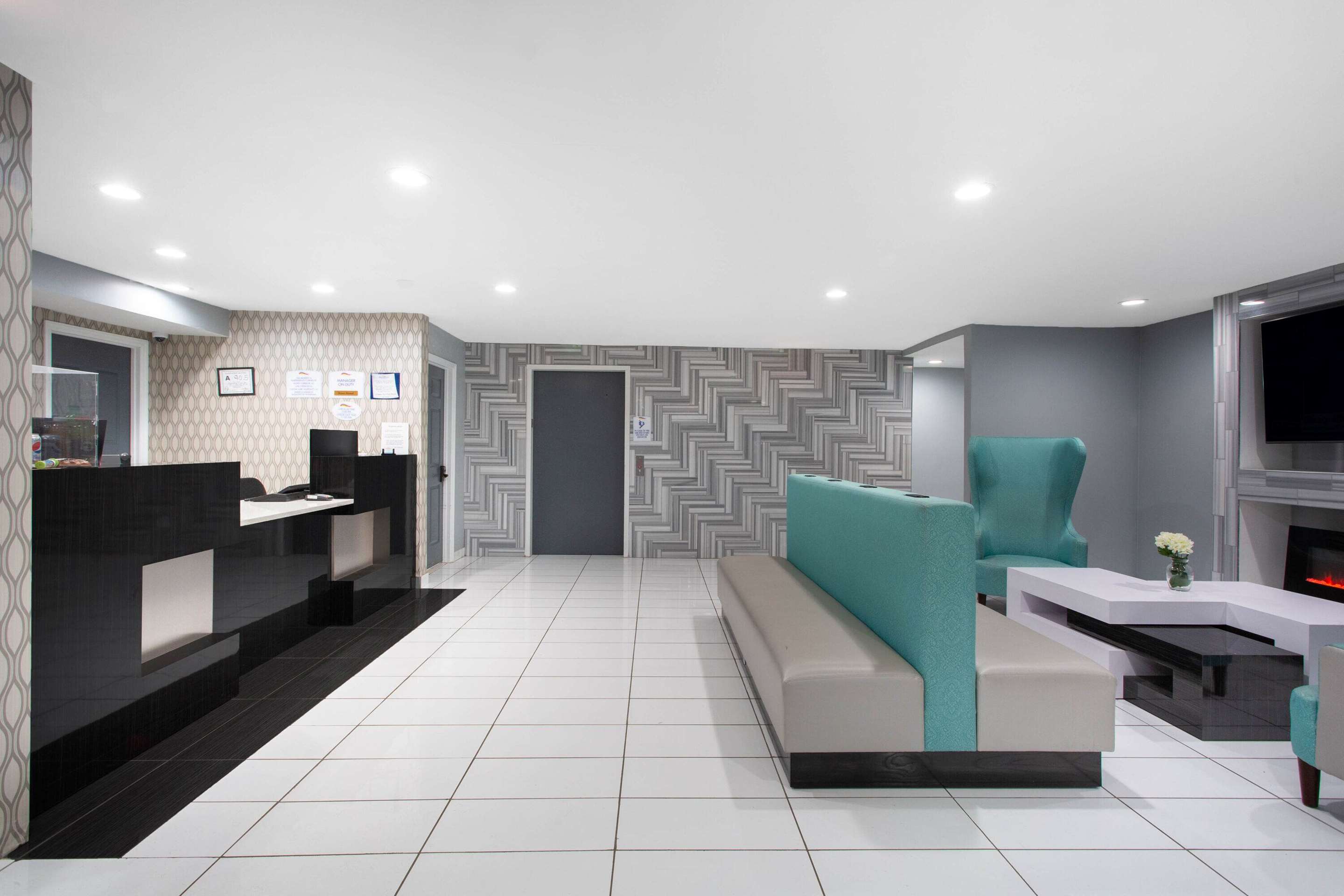 Lobby | Baymont by Wyndham Charlotte University