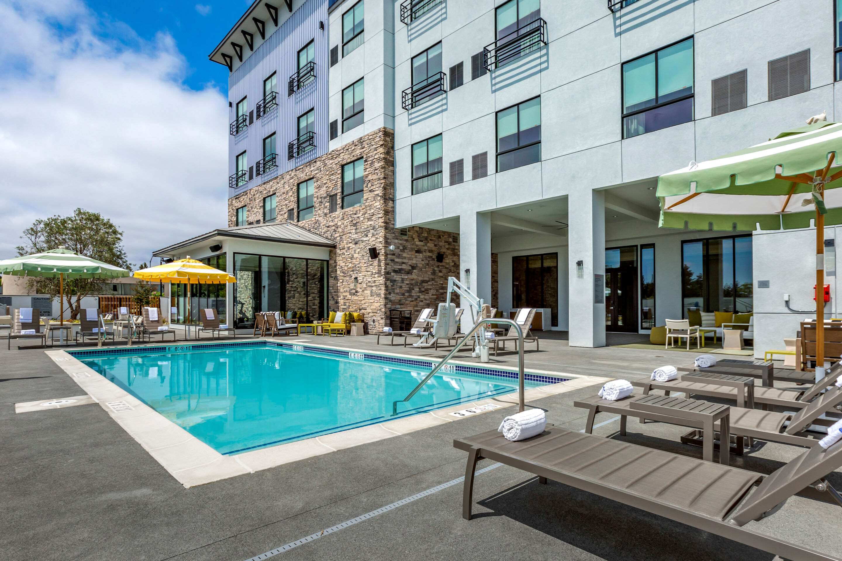 Outdoor pool and hot tub | Cambria Hotel Sonoma Wine Country