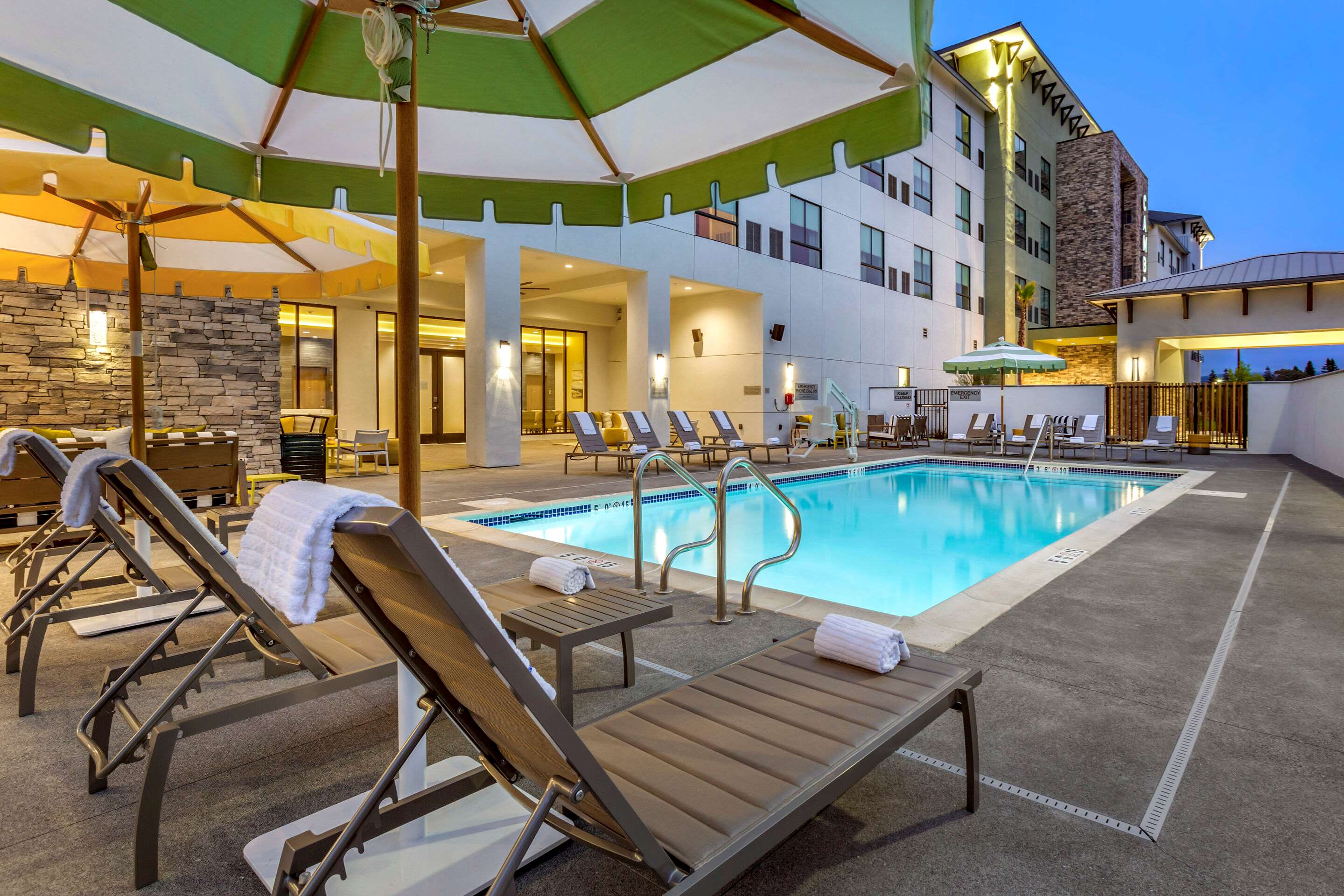 Outdoor pool and hot tub | Cambria Hotel Sonoma Wine Country
