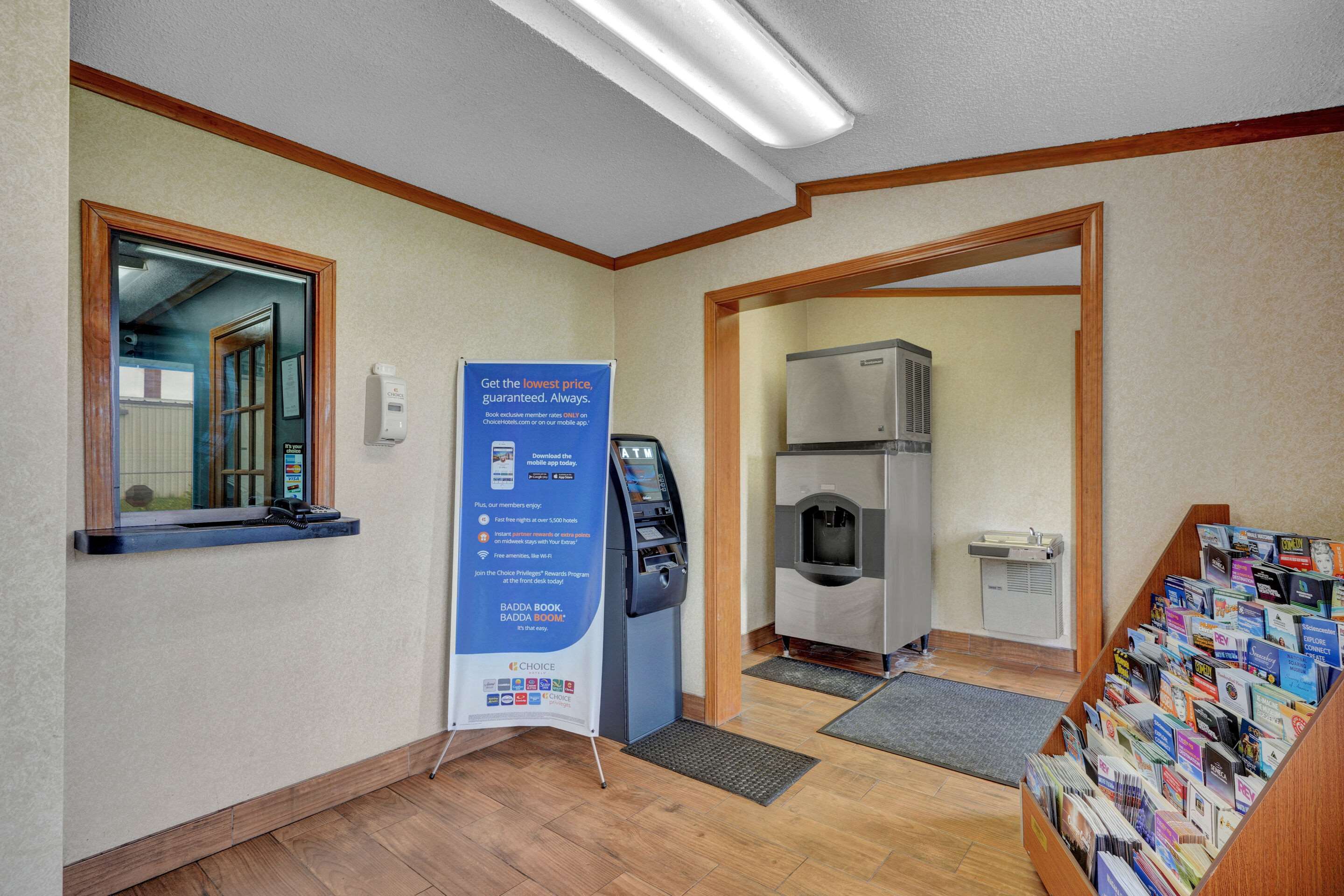 Lobby | Rodeway Inn & Suites Liverpool