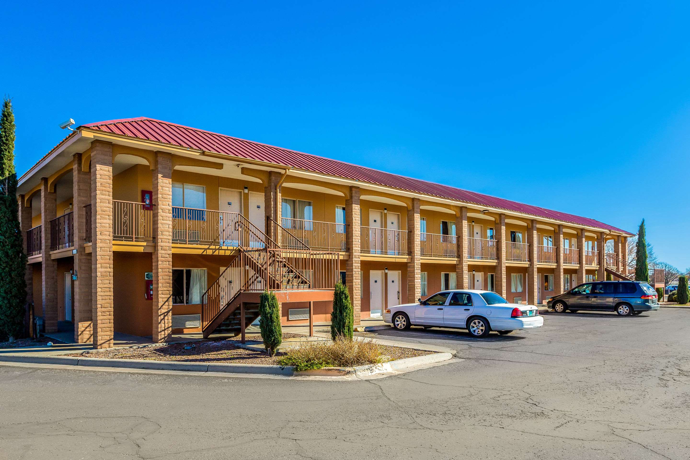 Hotel exterior | Rodeway Inn & Suites