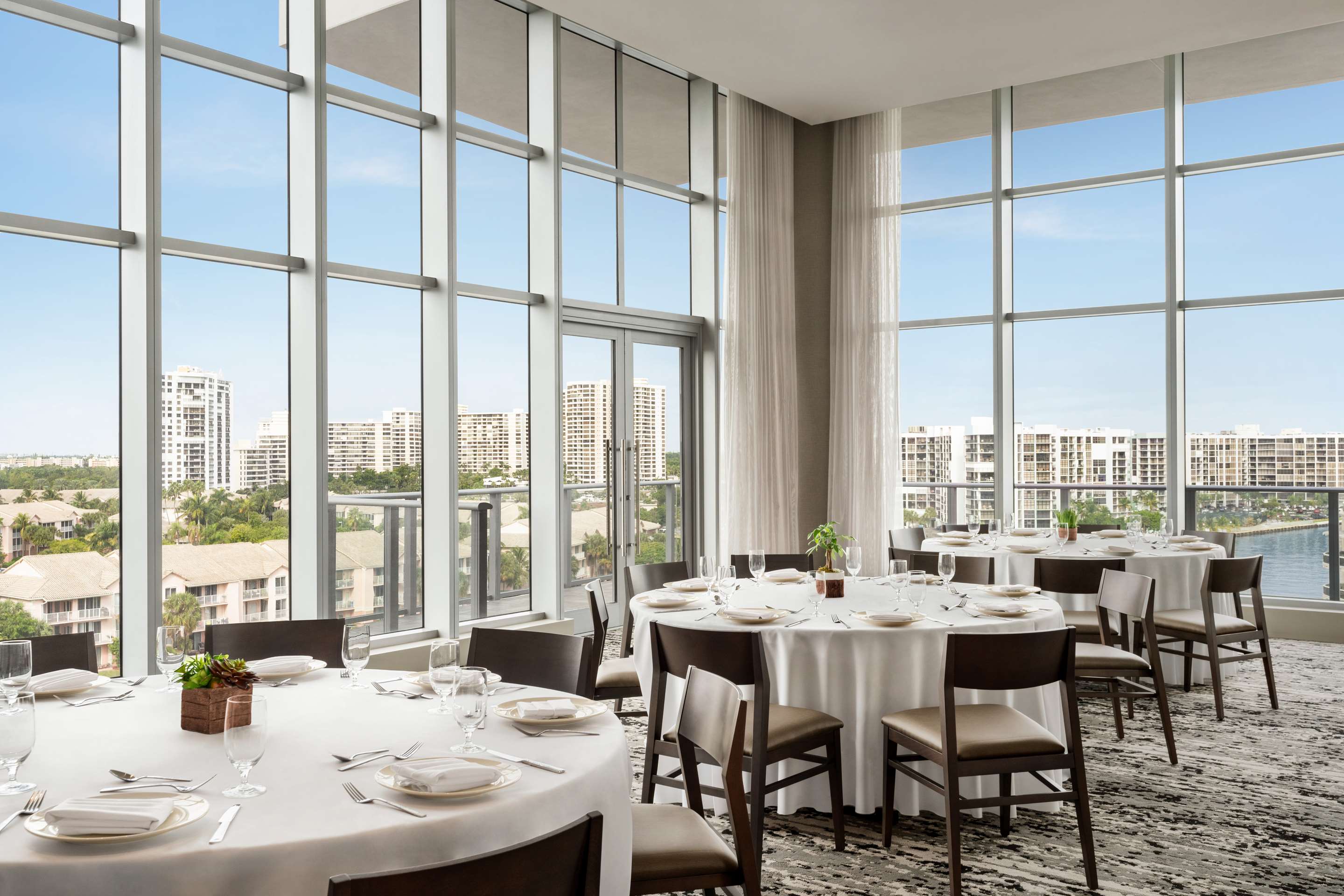 Hyde Beach House th Floor Meeting Room U Shape | Hyde Beach House Lux Apartment