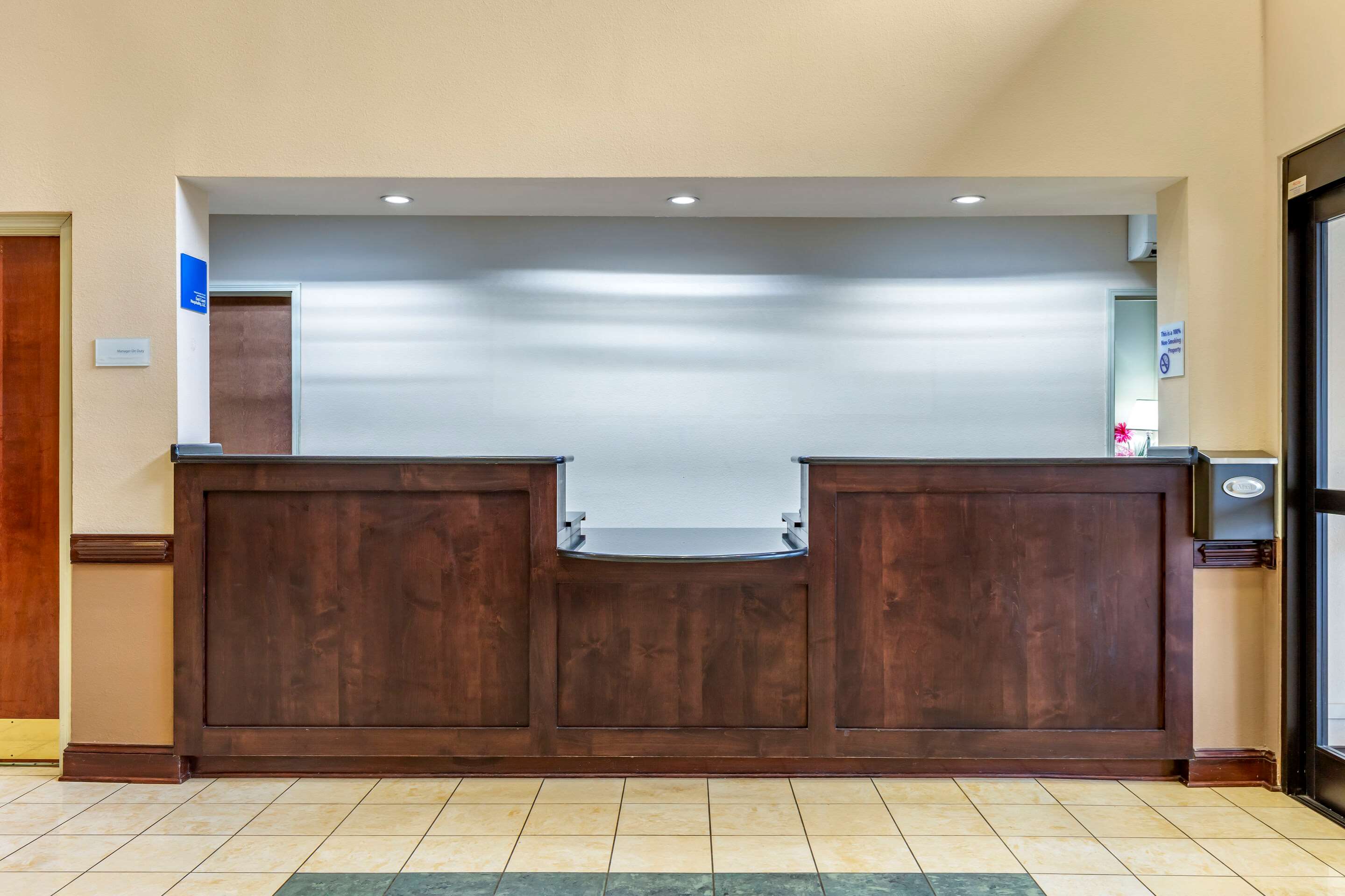 Front desk | Comfort Inn & Suites Asheboro East