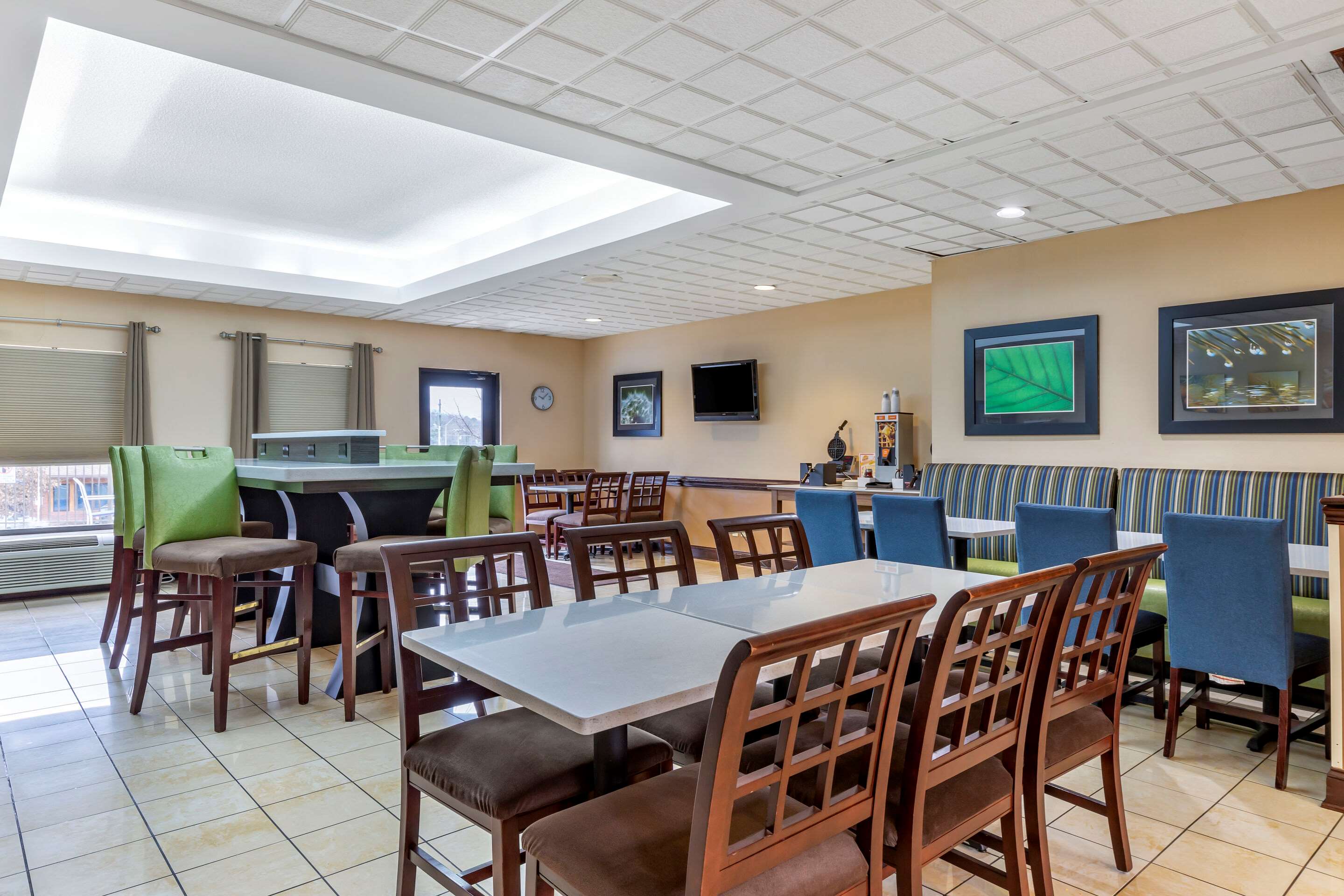 Breakfast area | Comfort Inn & Suites Asheboro East