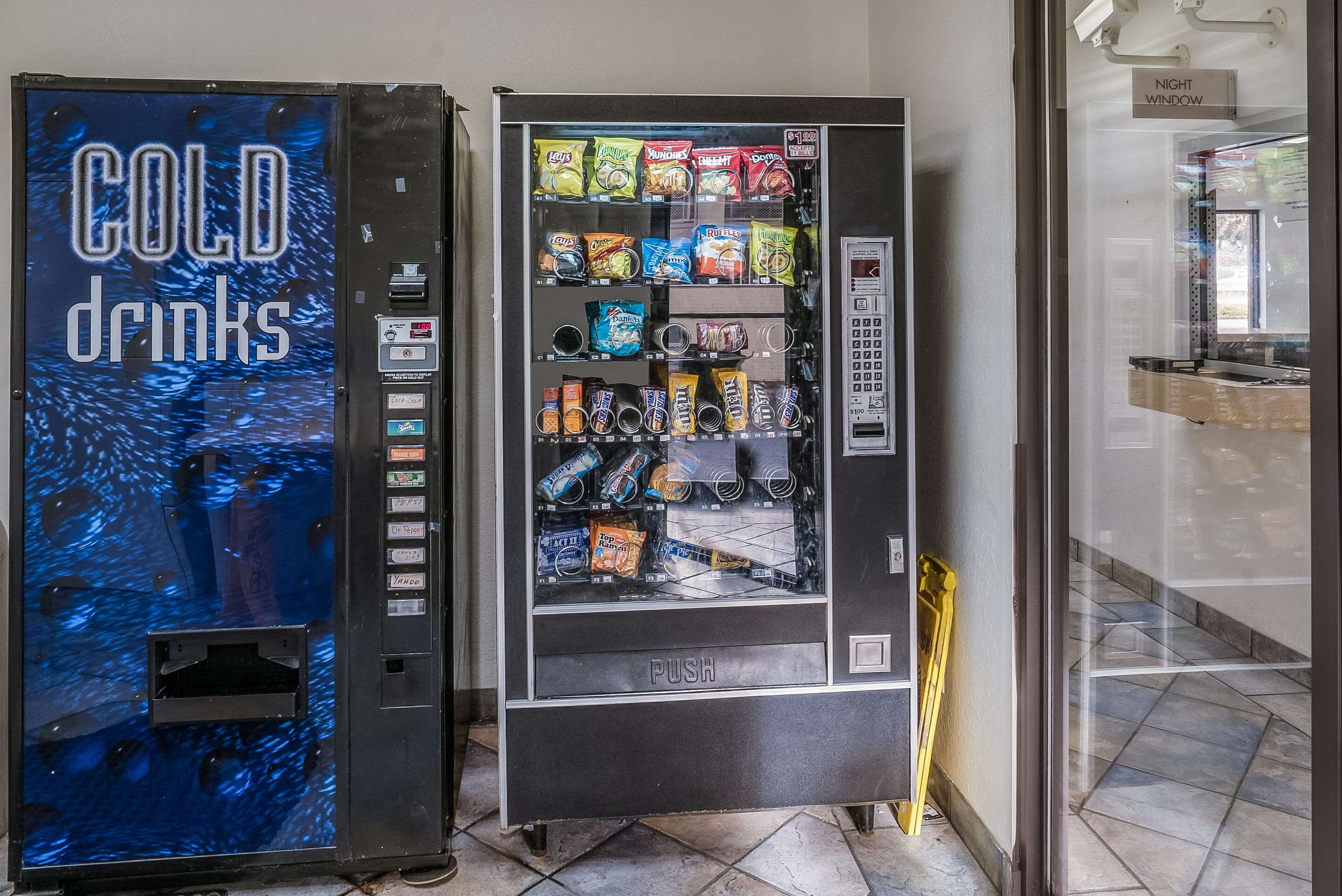Hotel vending area | Econo Lodge