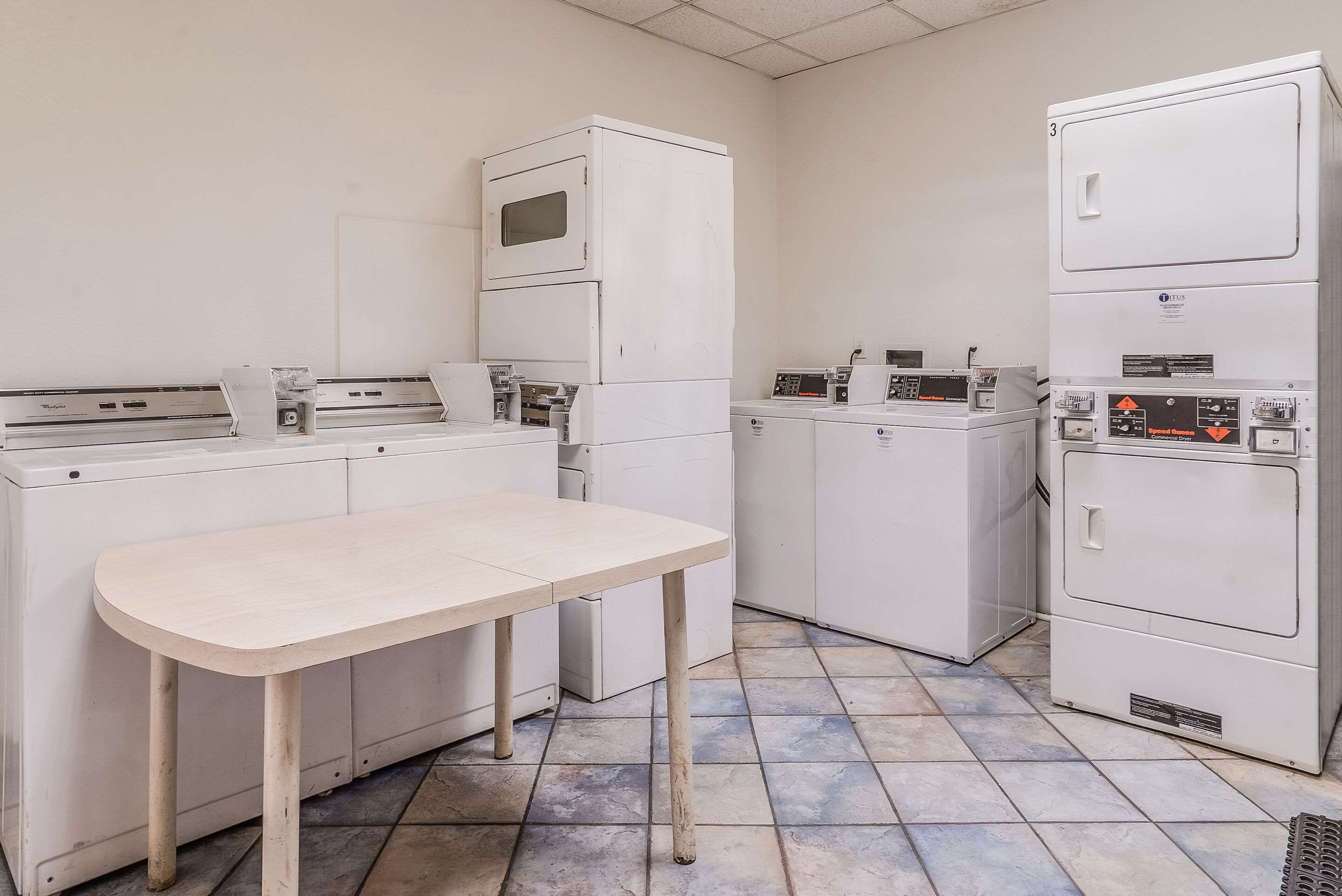 Guest laundry facilities | Econo Lodge