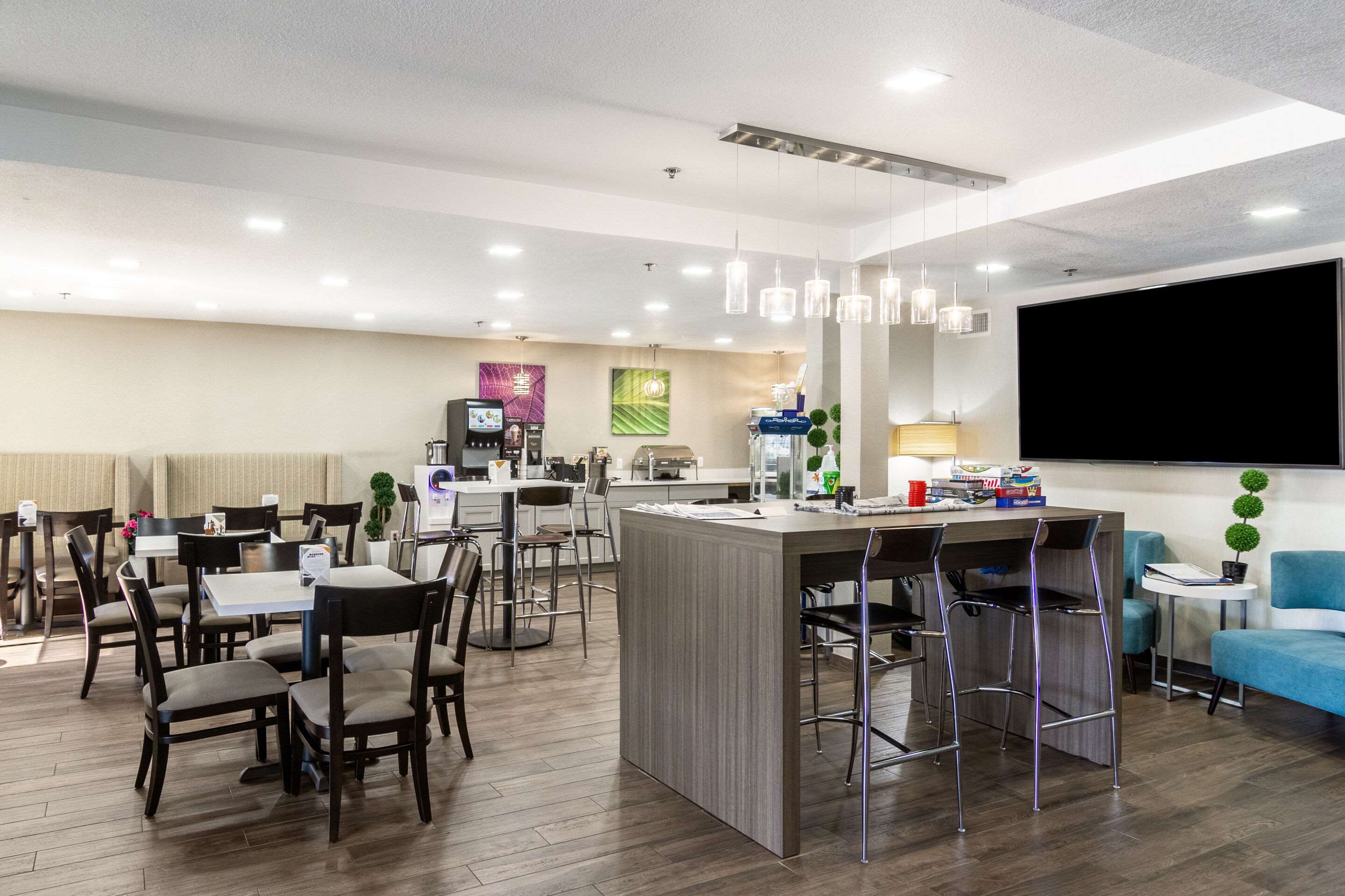Enjoy breakfast in this seating area | Sleep Inn & Suites