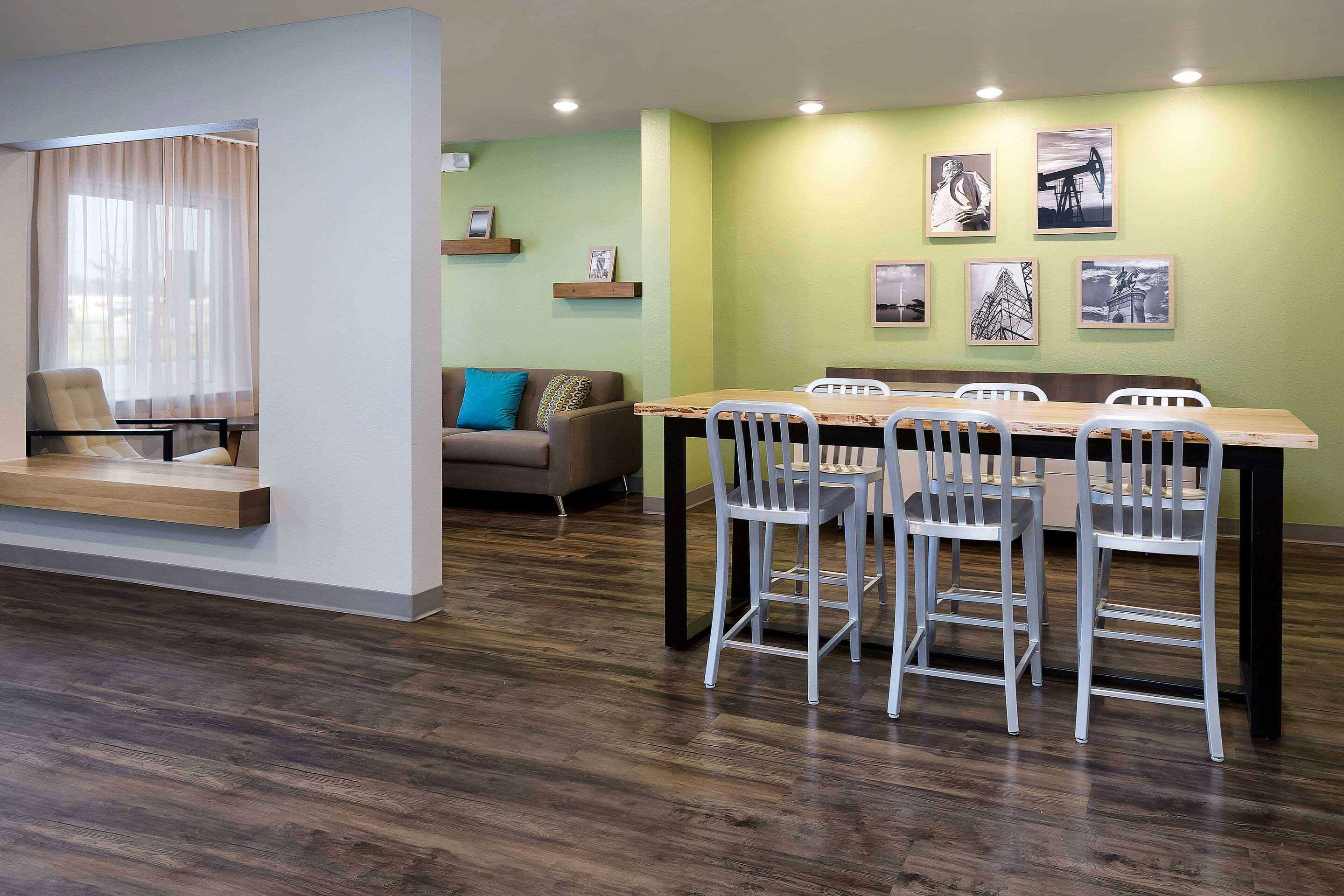 Lobby with sitting area | WoodSpring Suites El Paso I-10 Southeast