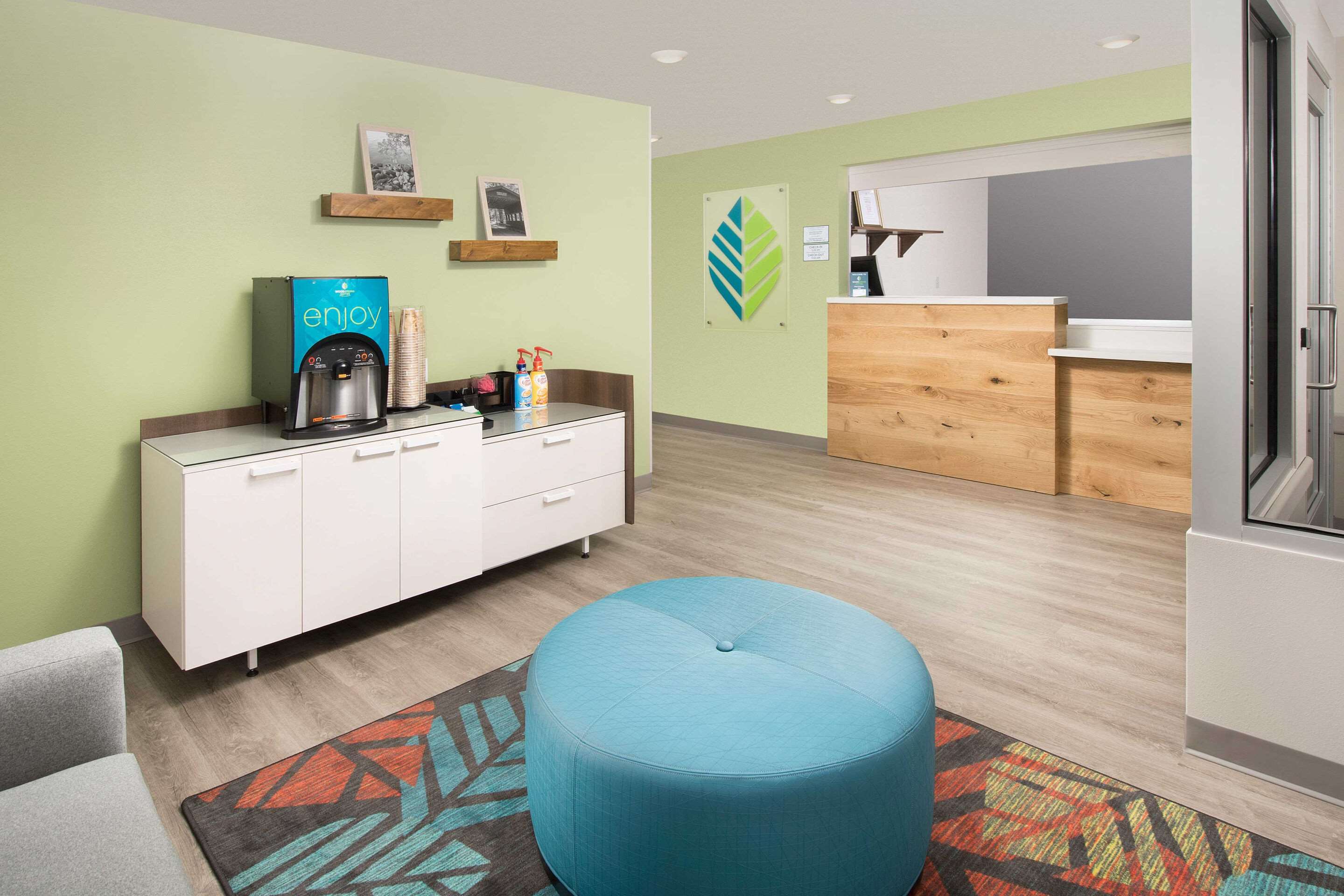 Lobby with sitting area | WoodSpring Suites El Paso I-10 Southeast