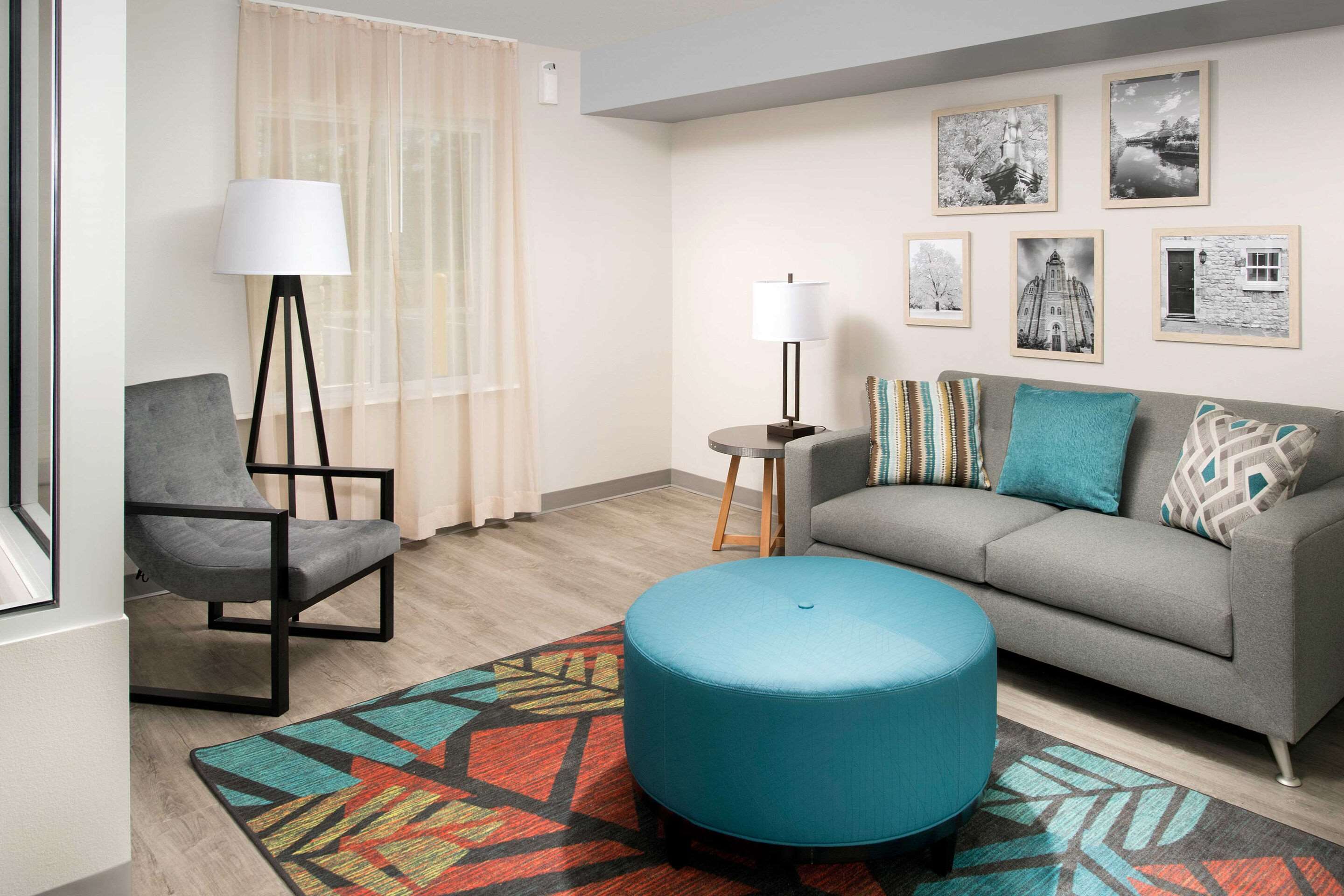Lobby with sitting area | WoodSpring Suites El Paso I-10 Southeast
