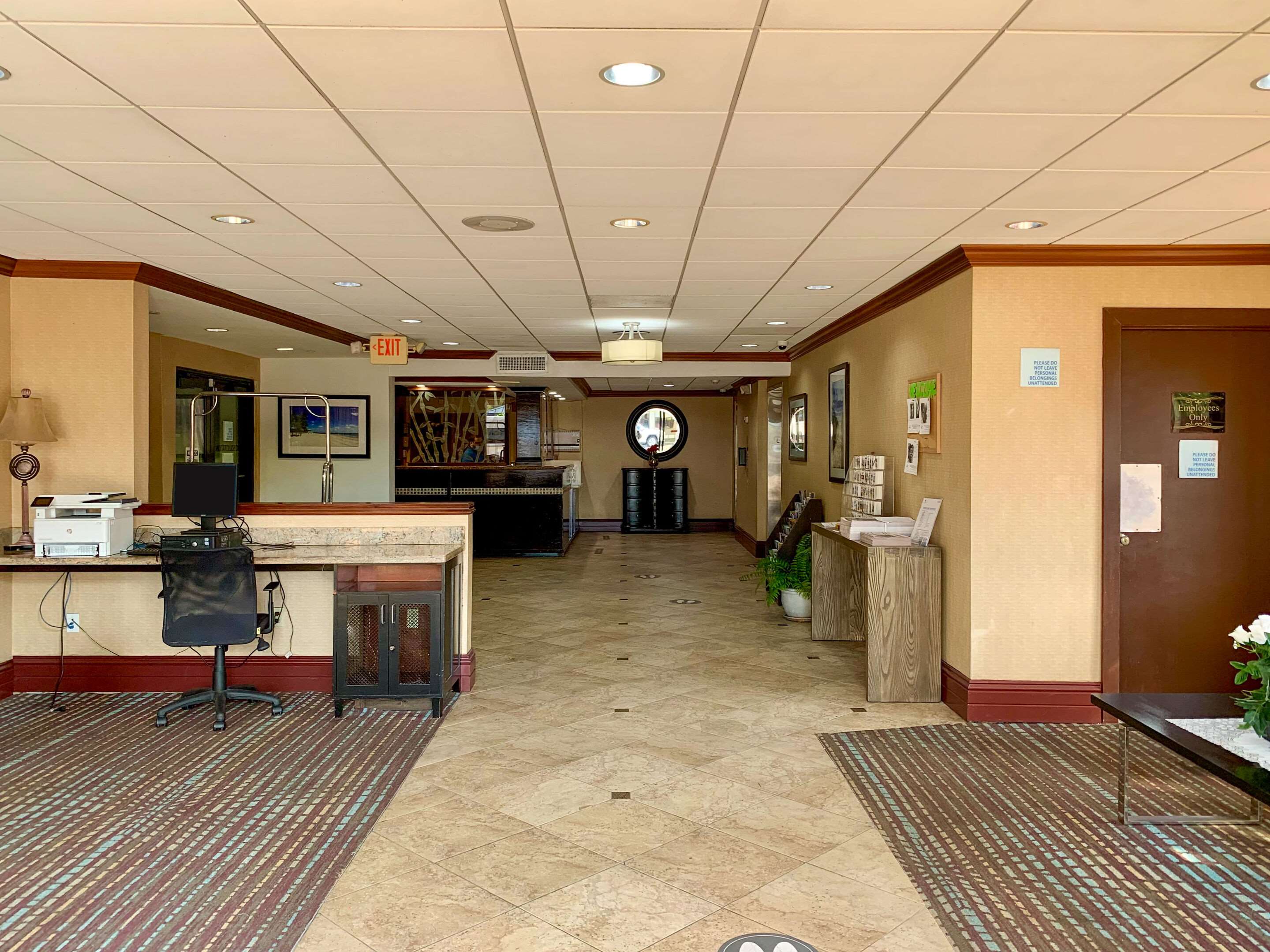 Spacious lobby | Onyx Hotel Miami Airport