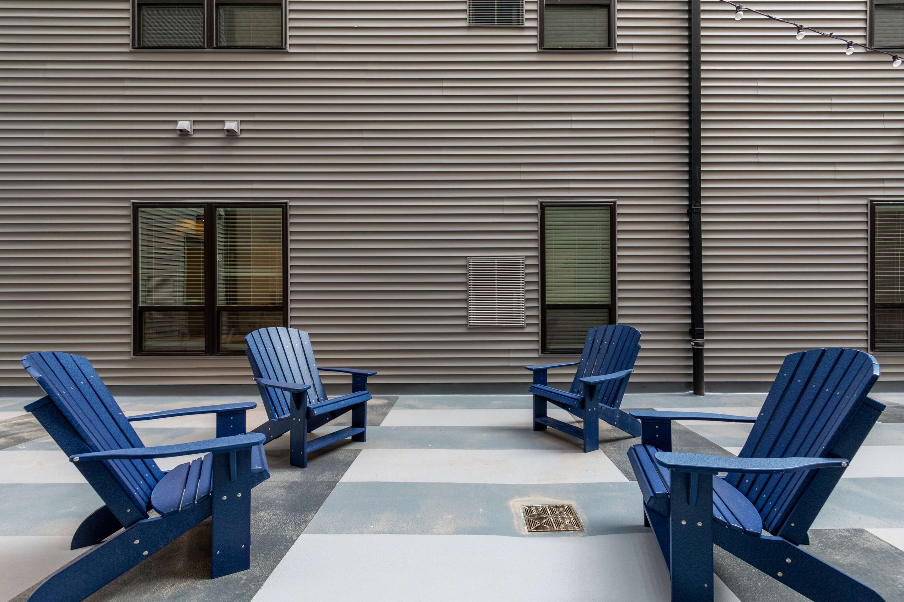 Courtyard | Mint House Columbus - Capitol Square