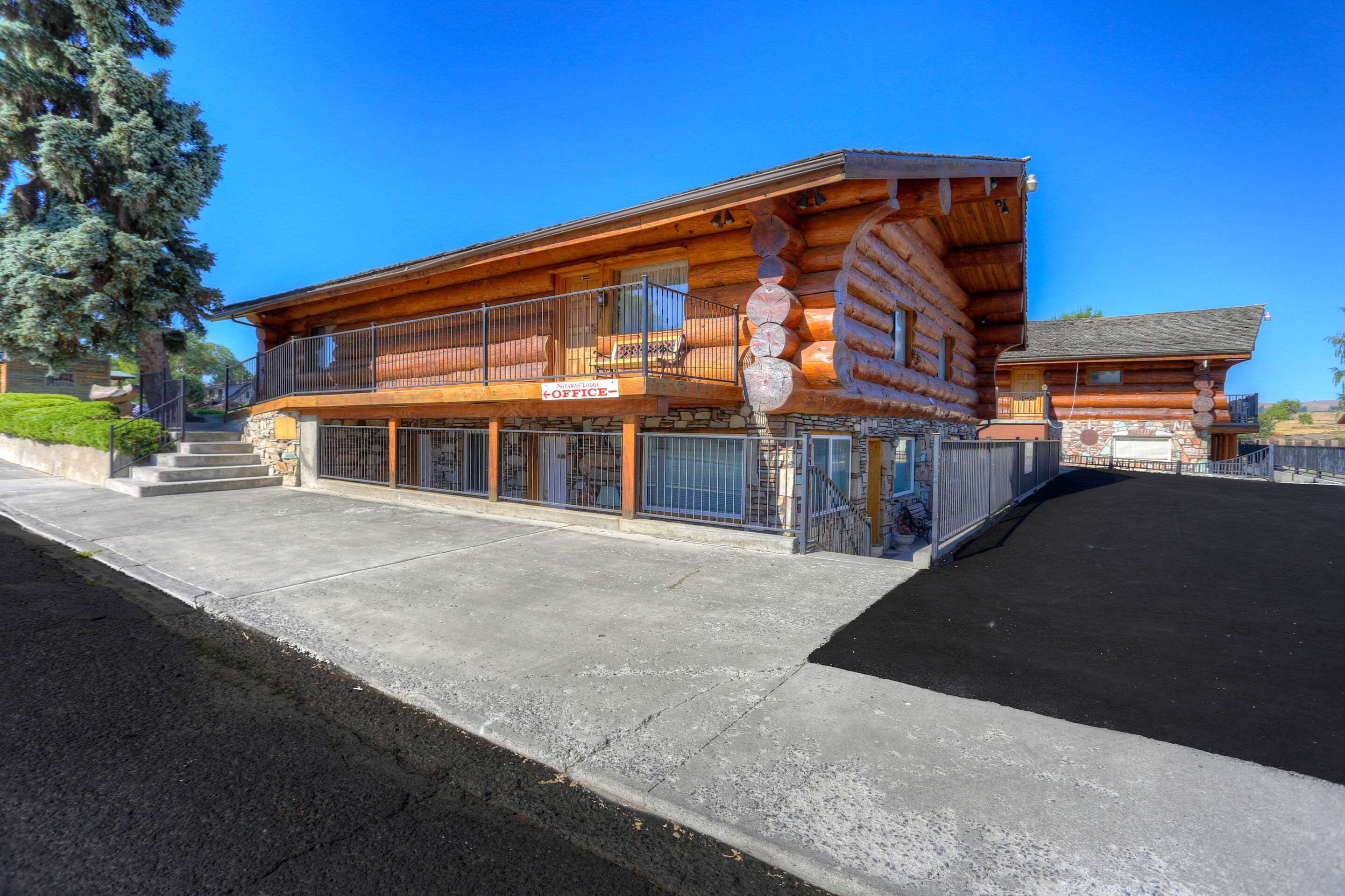 Hotel exterior | Soap Lake Natural Spa and Resort