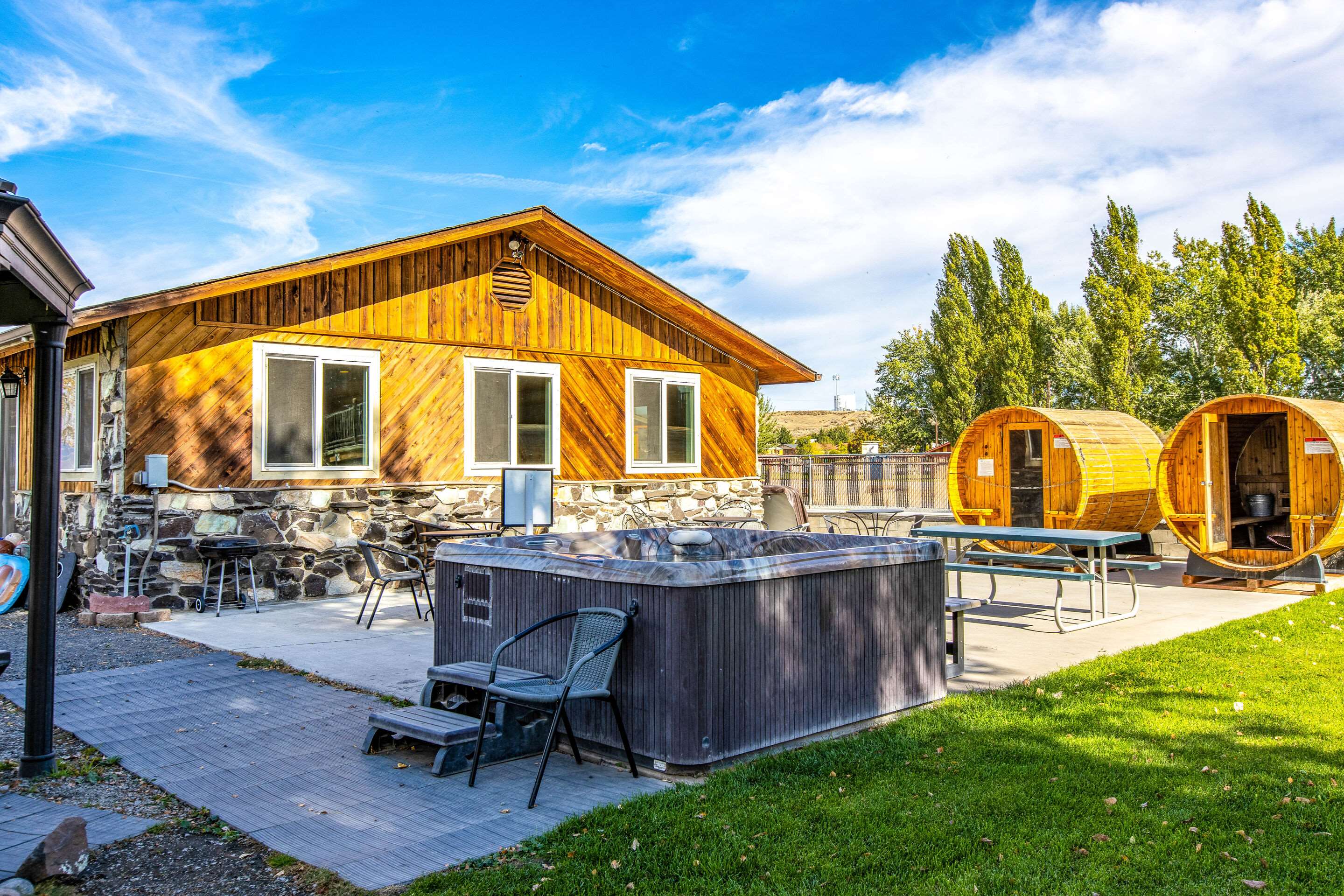 Patio | Soap Lake Natural Spa and Resort