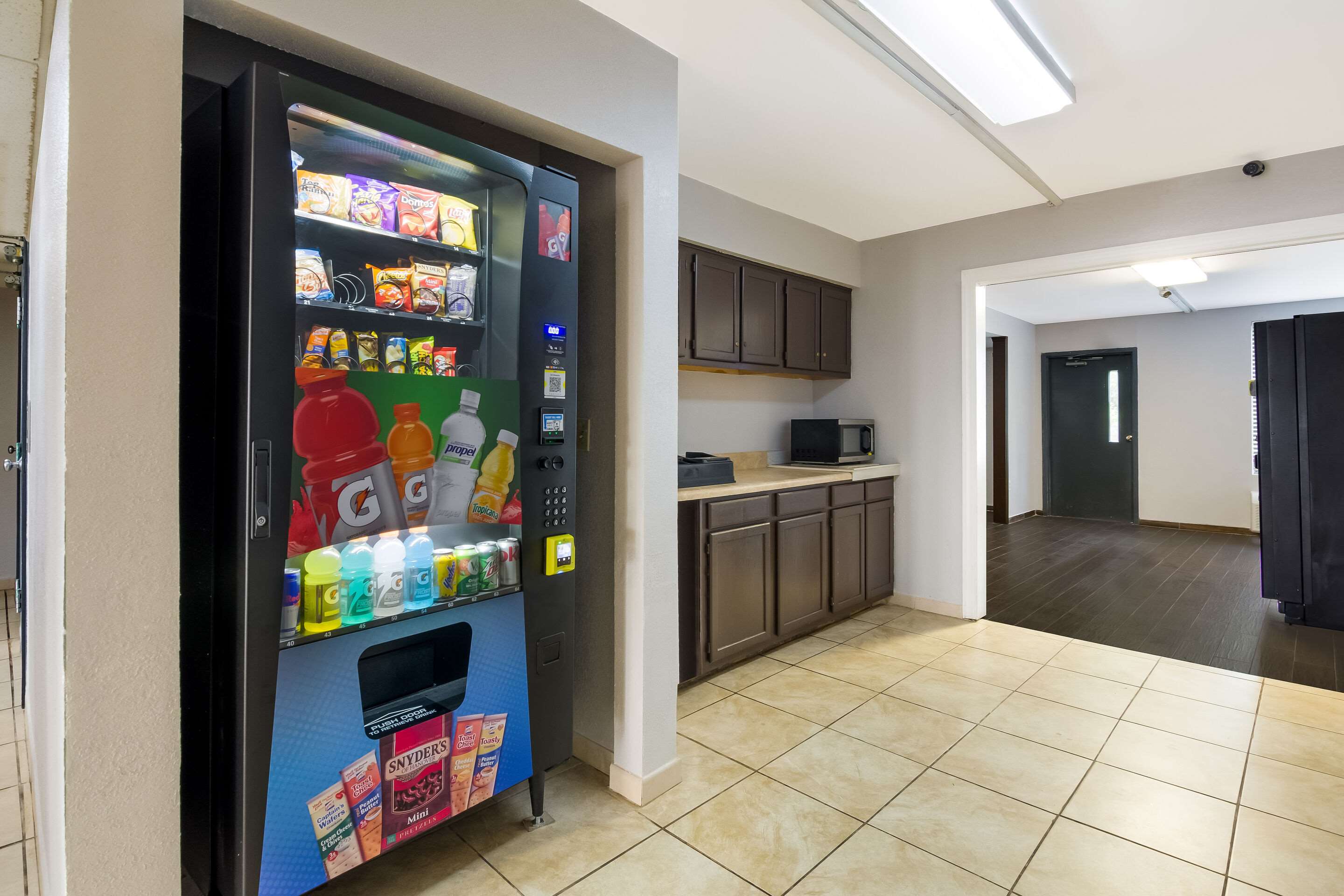 Hotel vending area | Rodeway Inn Roanoke Airport