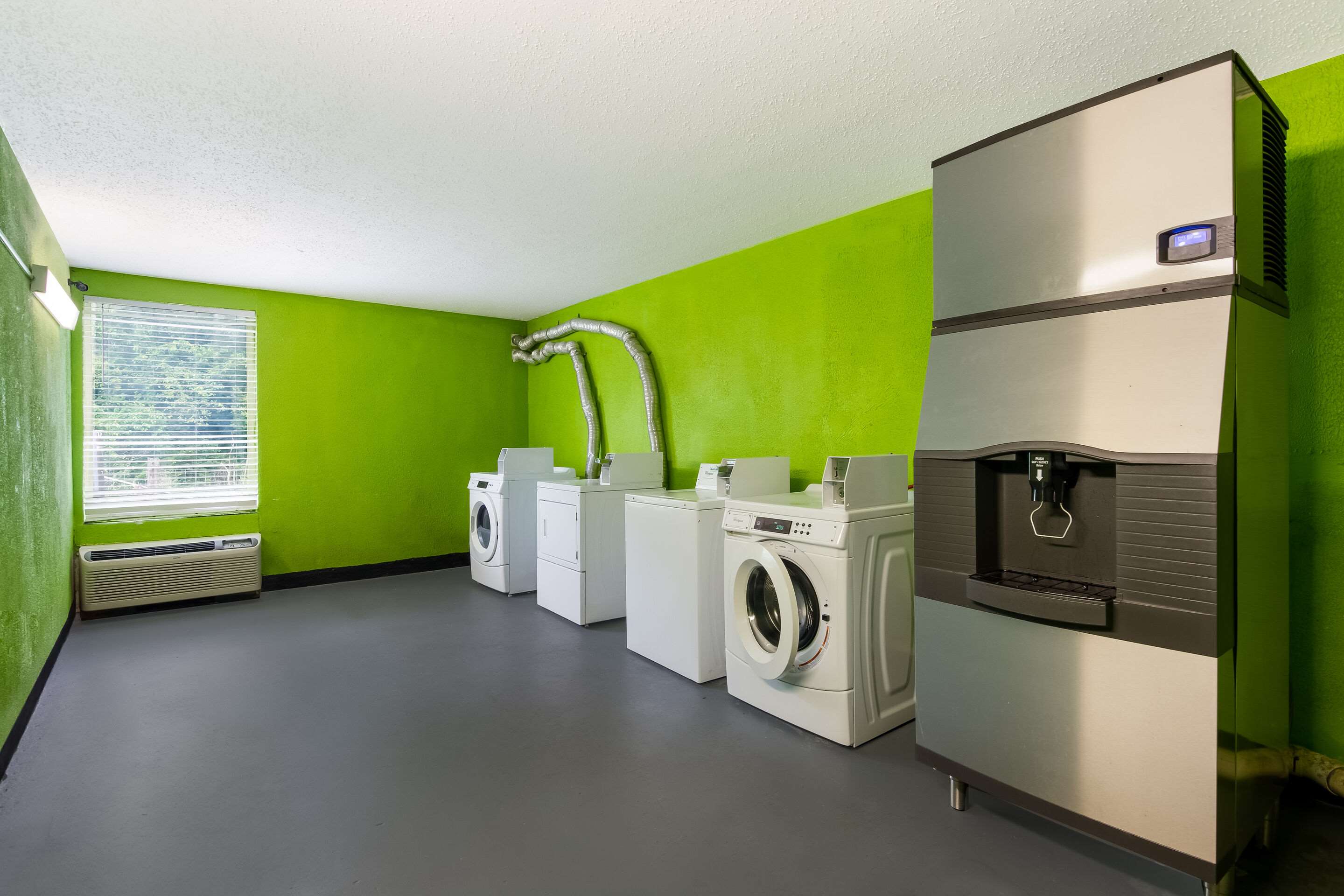 Guest laundry facilities | Rodeway Inn Roanoke Airport